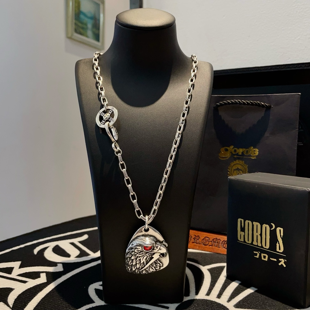 NO:105213,[New Products are on the Shelves] Goro’s Takahashi Goro Eagle Head Pendant, Takahashi Classic Alphabet Necklace, Top Version, Accepted Exclusive Shooting, Focus on the High-end Market, Kuaishou/ins/Xiaohongshu popular models, absolutely different from ordinary versions!  The details of the picture product are consistent with ZP!  Original production process, precision quality, purely handmade, authentic model opening, fashion essentials, both men and women can wear, same couple style, rock punk silver style, retro elements, trendy and versatile, same style on the official website, fine jewelry, necklace19860909【新品上架】Goro’s高桥吾郎鹰头吊坠,高桥经典字母项链,顶级版本,认准独家拍摄,主攻高端市场 ,快手/ins/小红书热门款,绝对区别普通版本！图片产品细节与ZP一致！原版制作工艺 精工品质 纯手工打造 ～正品开模潮流时尚必备 男女均可佩戴 情侣款同款 摇滚朋克泰银风格 复古元素 潮流百搭 官网同款,饰品精品,necklace,Jewelry