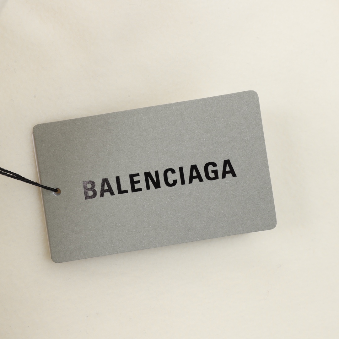 Balenciaga/巴黎世家 背后字母泰迪毛拉链外套