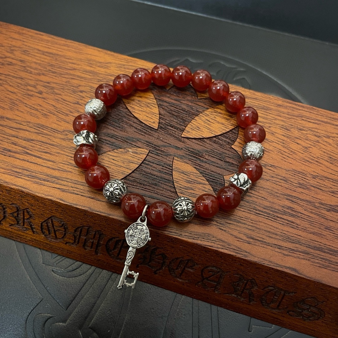 NO:105218,New [Counter Quality] Chrome Hearts Croxin Classic retro multi-element red bracelet Bracelet with different concave and convex and concave design styles are unique. Cross Scouts is the logo of Croxin, so it lasts for a long time. Genuine version of Chrome Hearts Croxin, differentiates the market ordinary light version, benchmarks the quality of the version, looks at the details of the letter printing, retro old gray oxygen level. Seiko version!  , jewelry boutique, chrome hearts, chrome hearts, bracelet19860909新款【专柜品质】Chrome Hearts克罗心 经典复古多元素赤红手串手链 凹凸造型不同的花纹设计风格呈现出与众不同 十字架童军花是克罗心的标志 所以更经久不衰 正品打版Chrome Hearts克罗心 区别市场普通轻版 对版对标品质 看字印细节 复古做旧灰氧程度.精工版本！,饰品精品,chrome hearts,chrome hearts,bracelet,Jewelry