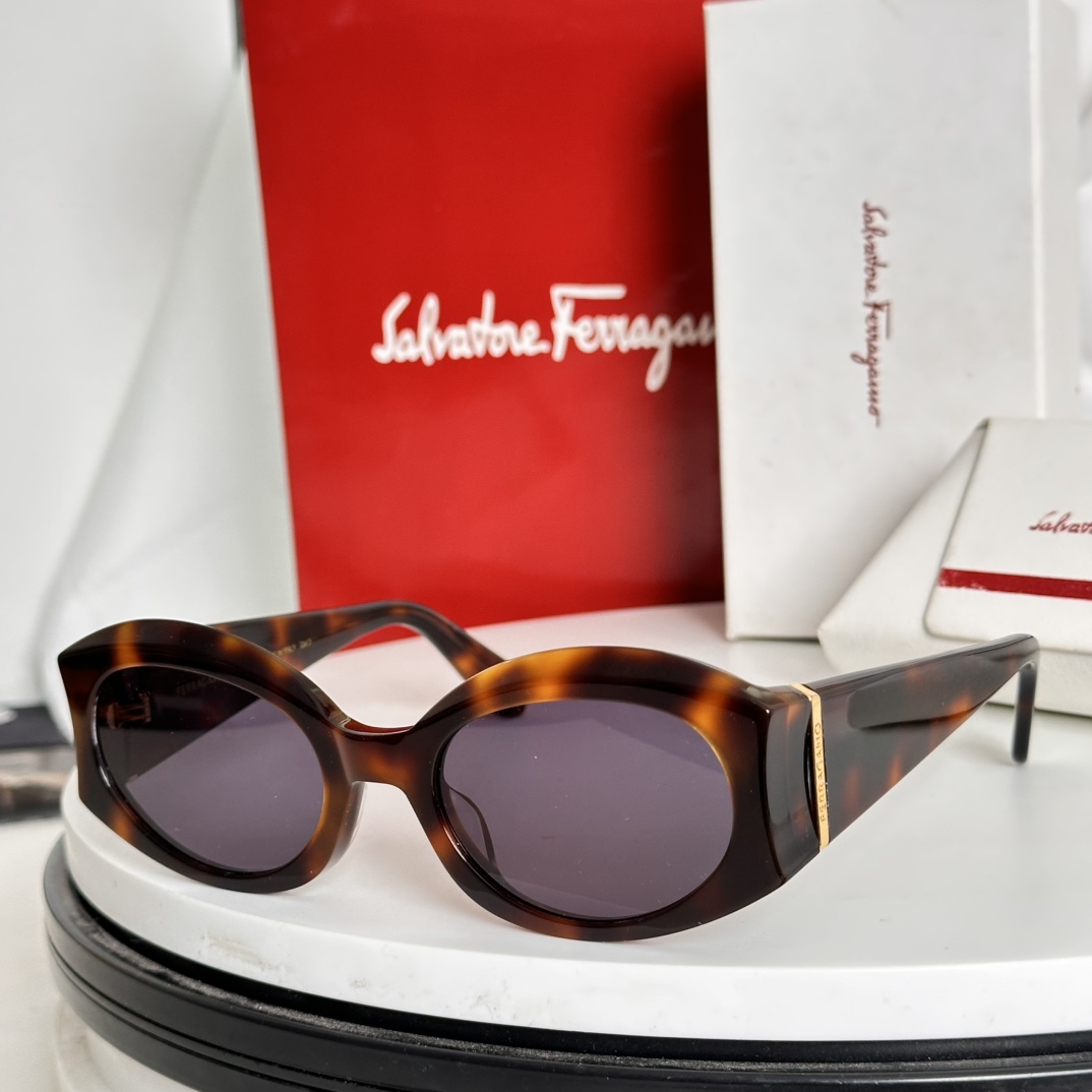  ‼️FERRAGAM*
MOD：SF2008
Size55-22-140