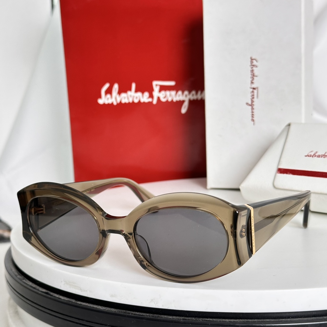  ‼️FERRAGAM*
MOD：SF2008
Size55-22-140