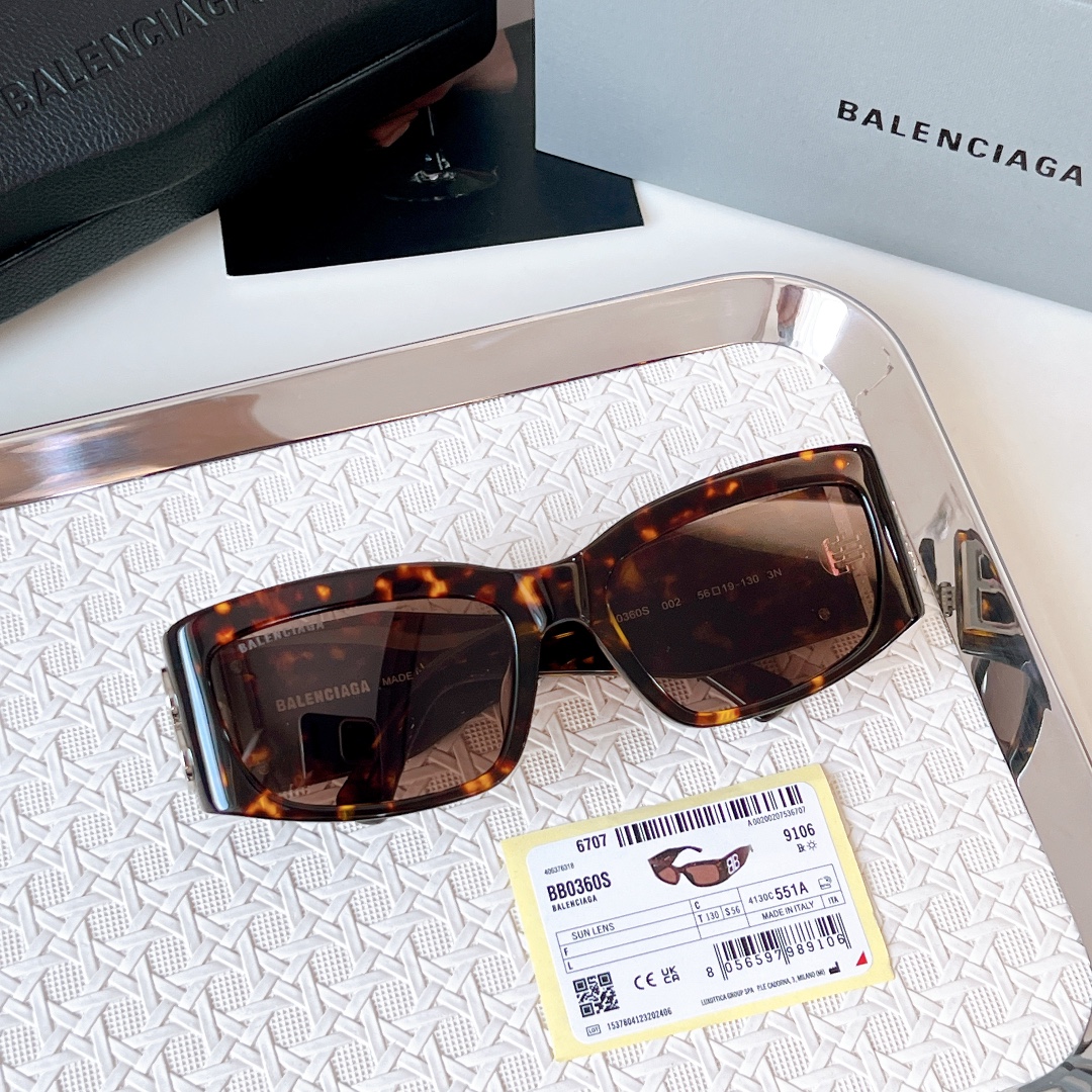 Balenciaga BB0360S Tortoise Shell Sunglasses - Stylish & Protective