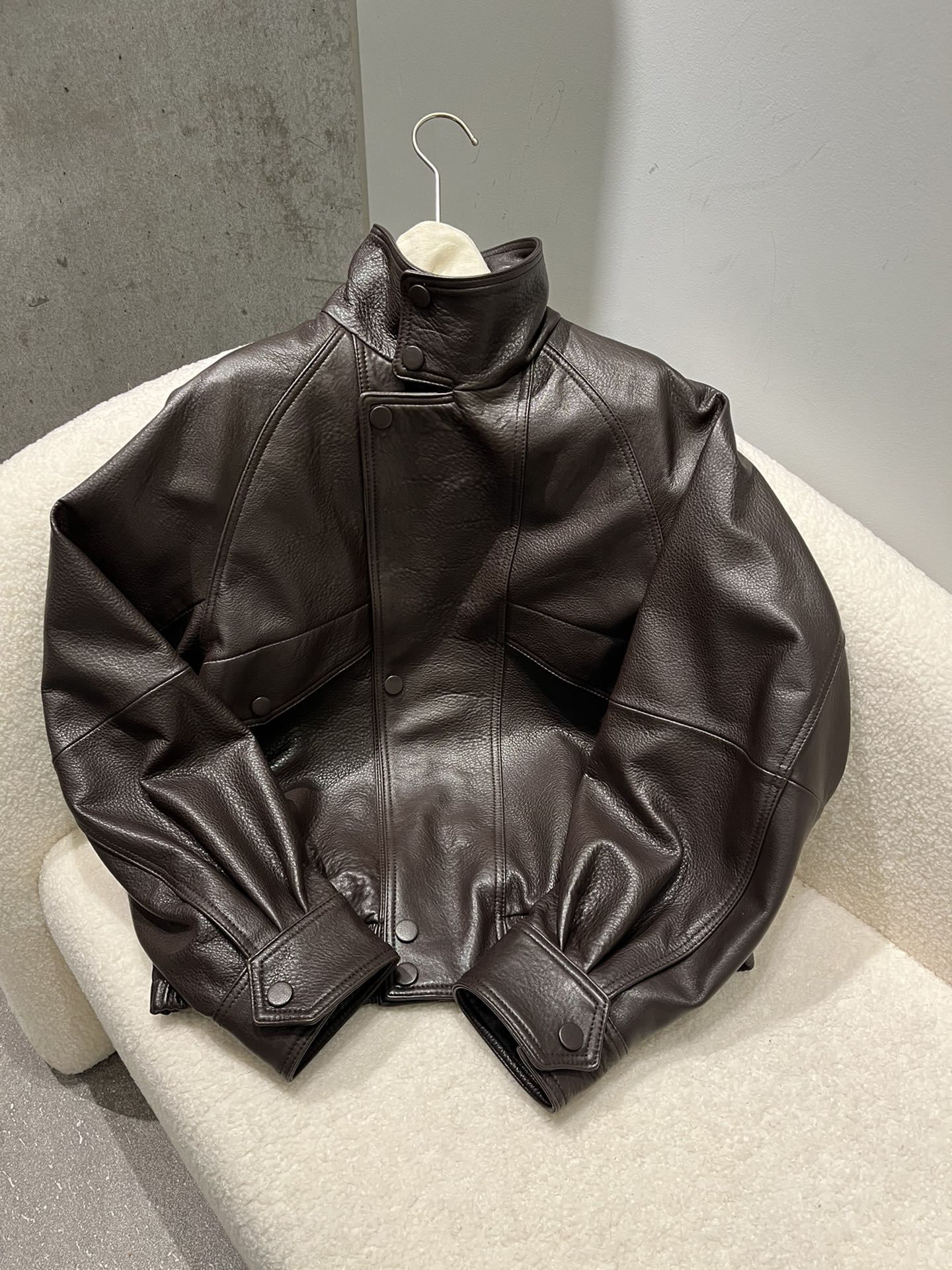 NO:755083,, saint laurent sheepskin natural foam wide motorcycle, extra large version, with original hardware, no matter the figure, size S-19860909,圣罗兰羊皮自然发泡阔版机车,超大版型,搭配原版五金,不挑身材 尺寸S- Xl码,宽松大版型,不挑身材百搭,圣罗兰-服装,saint laurent,sheepskin,,Women's clothing