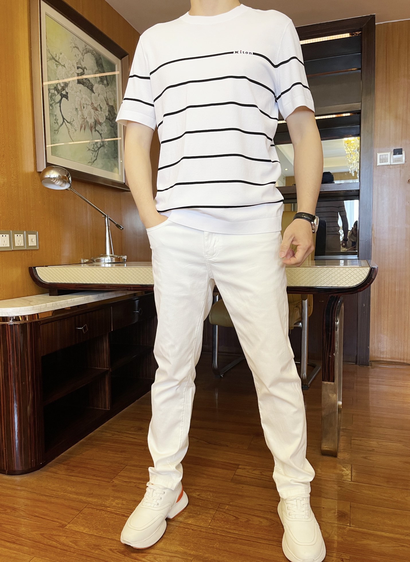 NO:120901,Balenciaga - the latest jeans for 2025 counters are shipped, and European and American counters are released simultaneously. Selected custom tannins imported from Italy and matched with the latest straight slim design. The rear pocket brand logo and the latest leather logo show the charm. You are definitely worthy of it. The number of codes is 29-38 (model 173/130 wears 31, with Hong Kong Lane Crawford gift box packaging), ,balenciaga, jeans, alexander wang19860909巴黎世家-2025专柜最新款牛仔裤出货 欧美专柜同步发售.精选意大利进口定制丹宁面料搭配最新的直筒修身设计,后口袋品牌标志和最新皮标相当彰显韵味 您绝对值得拥有.码数29-38（模特173/130穿31,配香港连卡佛礼盒包装）,,balenciaga,jeans,alexander wang,Men's clothing