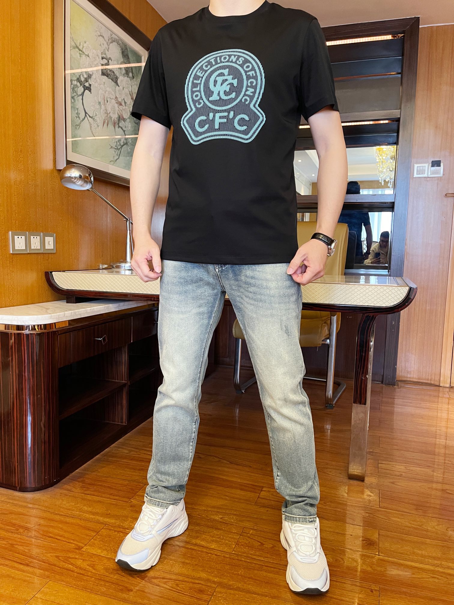 NO:120916,Dior-2025 counter latest hot T-shirt shipment, hot-selling items in European and American counters!  Selected Italian imported mercerized cotton fabrics with the latest designs, the unique brand logo on the chest highlights the fashion, and the upper body effect can be seen. The number of codes is 48-56 (model 173/130 wears 48 with Hong Kong Lane Crawford gift box packaging), dior,tees, t-shirt,alexander wang19860909迪奥-2025专柜最新爆款t恤出货 欧美专柜热销单品！精选意大利进口丝光棉面料搭配最新的设计,胸前的独特品牌logo彰显时尚 上身效果看得见.码数48-56（模特173/130穿48配香港连卡佛礼盒包装）,,dior,tees，t-shirt,alexander wang,Men's clothing