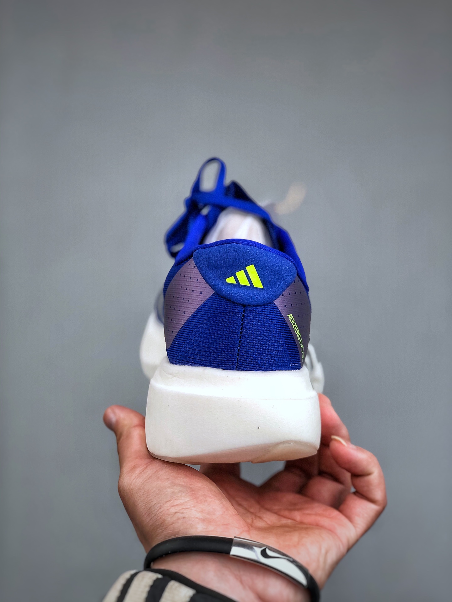 💰真标170💰公司级200💰纯原240 ADIDAS ADIZERO EVO SL 运动舒适防滑耐磨 低帮跑步鞋 阿迪达斯革新力作!「破纪录轻跑鞋」adiZero Adios Pro EVO 极致轻盈的Lightweight Upper设计,带来近乎裸足的舒适体验。中底采用尖端科技，Lightstrike Pro材料经过精细调校，实现卓越缓震与轻量化的完美结合。#科技与时尚的融合 #阿迪达斯adidas #宝藏鞋子阿迪达斯 #今天只晒鞋 #潮鞋新品体验官 #那些年，那些鞋 #入秋换季先换鞋。货号：JR3417 尺码：36 36⅔ 37⅓ 38 38⅔ 39⅓ 40 40⅔ 41⅓ 42 42⅔ 43⅓ 44 45