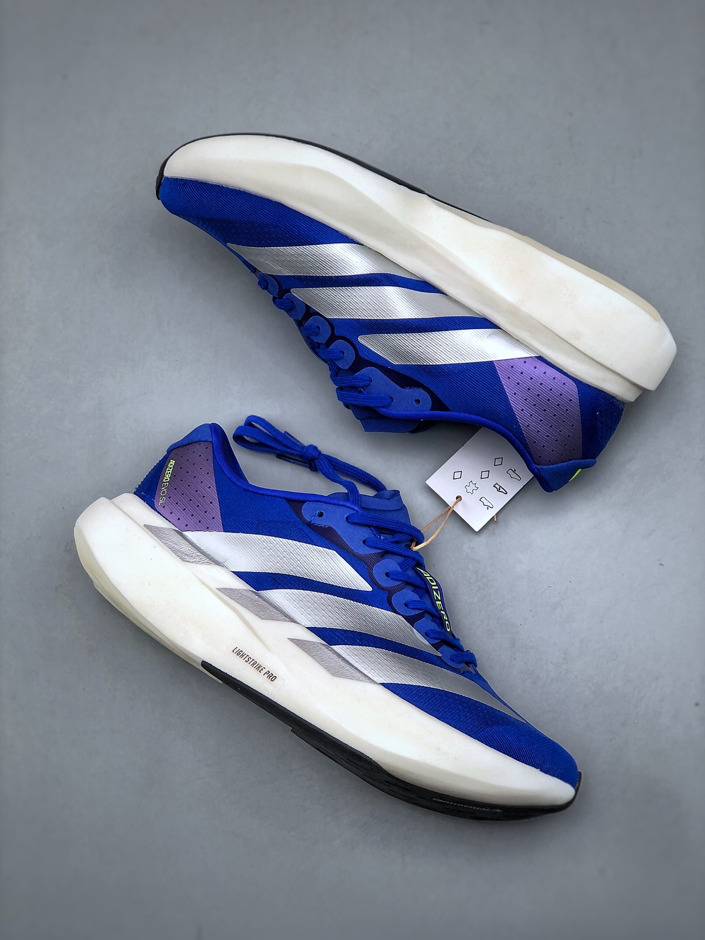 💰真标170💰公司级200💰纯原240 ADIDAS ADIZERO EVO SL 运动舒适防滑耐磨 低帮跑步鞋 阿迪达斯革新力作!「破纪录轻跑鞋」adiZero Adios Pro EVO 极致轻盈的Lightweight Upper设计,带来近乎裸足的舒适体验。中底采用尖端科技，Lightstrike Pro材料经过精细调校，实现卓越缓震与轻量化的完美结合。#科技与时尚的融合 #阿迪达斯adidas #宝藏鞋子阿迪达斯 #今天只晒鞋 #潮鞋新品体验官 #那些年，那些鞋 #入秋换季先换鞋。货号：JR3417 尺码：36 36⅔ 37⅓ 38 38⅔ 39⅓ 40 40⅔ 41⅓ 42 42⅔ 43⅓ 44 45