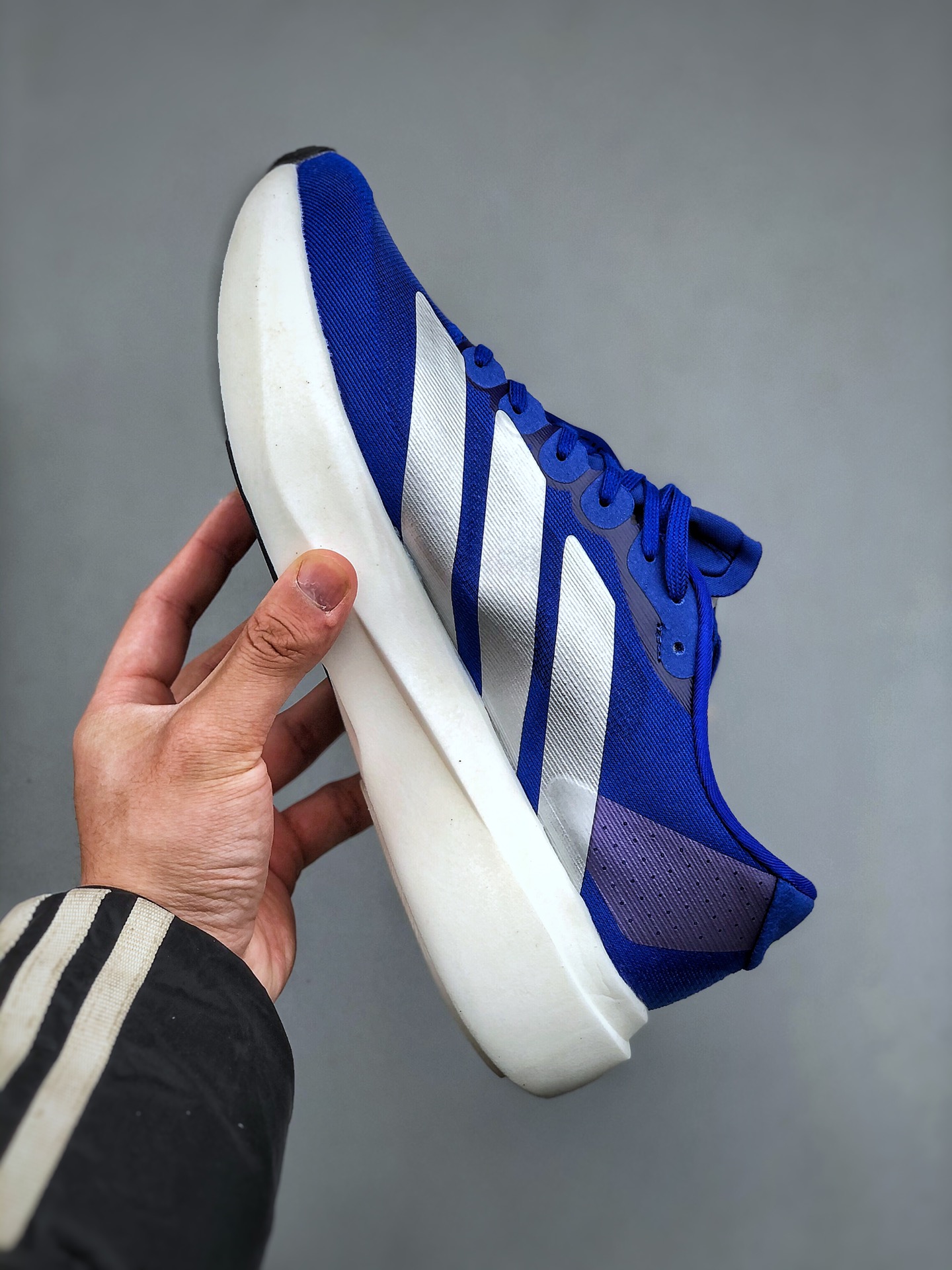 💰真标170💰公司级200💰纯原240 ADIDAS ADIZERO EVO SL 运动舒适防滑耐磨 低帮跑步鞋 阿迪达斯革新力作!「破纪录轻跑鞋」adiZero Adios Pro EVO 极致轻盈的Lightweight Upper设计,带来近乎裸足的舒适体验。中底采用尖端科技，Lightstrike Pro材料经过精细调校，实现卓越缓震与轻量化的完美结合。#科技与时尚的融合 #阿迪达斯adidas #宝藏鞋子阿迪达斯 #今天只晒鞋 #潮鞋新品体验官 #那些年，那些鞋 #入秋换季先换鞋。货号：JR3417 尺码：36 36⅔ 37⅓ 38 38⅔ 39⅓ 40 40⅔ 41⅓ 42 42⅔ 43⅓ 44 45