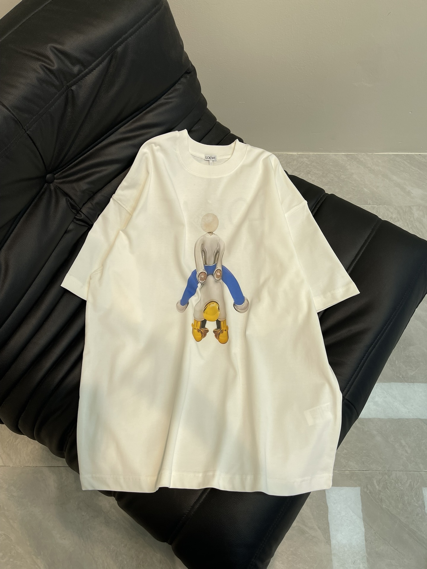 NO:311715,Loew*25 Spring and Summer New Series Cartoon Pattern Short-Sleeve T-shirt, Cotton Jersey Fabric, Imported Cotton!  Digital direct-injection printing with front and rear, complete three standards, loose style, the same style as men and women!  Size XS-L A, loewe, T-shirt,tees, t-shirt,alexander wang19860909Loew*25春夏新款系列 卡通图案短袖T恤,棉质平纹针织面料,采用进口棉！前后数码直喷印花 三标齐全,宽松版型,男女同款！ 尺码XS-L A,,loewe,T-shirt,tees，t-shirt,alexander wang,Women's clothing