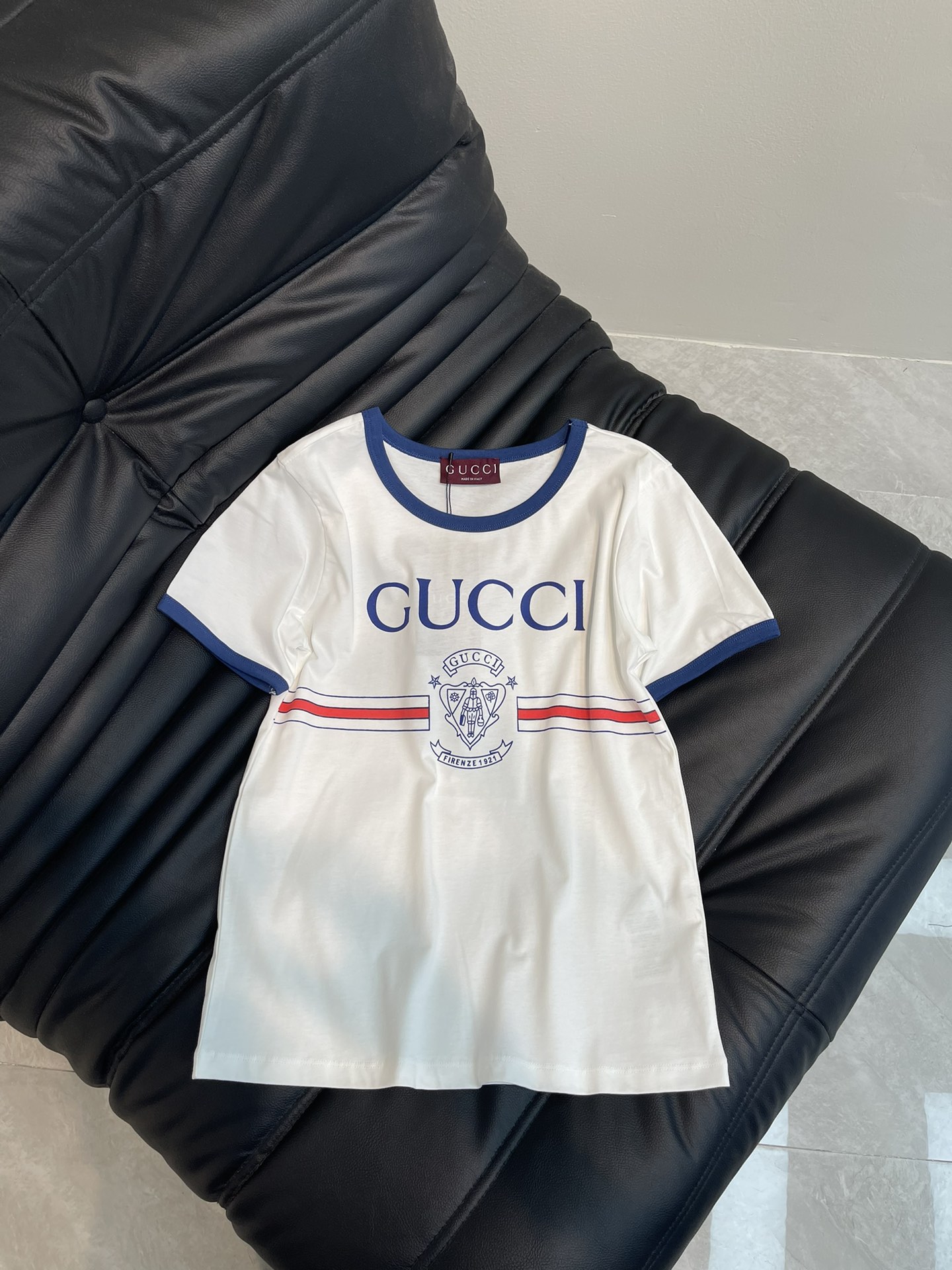 NO:310213,Gucc*25 limited series new printed short-sleeved T-shirt, exquisite regular version, huge slimming on the upper body!  Customized latest letter prints Low-key luxury!  A must-have item for fashionable things unlocks all outfits!  Determine the quality of my home!  Classic items are fashionable and high-end, and the classic style is versatile and not picky!  SML, gucci, T-shirt,tees,t-shirt,alexander wang19860909Gucc*25限定系列新品印花短袖T恤 精致常规版型上身巨显瘦！ 定制最新字母印花 低调奢华！ 时髦精必备单品解锁所有穿搭！ 认准我家品质！经典单品时髦又高级 经典版型百搭不挑人！ SML,,gucci,T-shirt,tees，t-shirt,alexander wang,Women's clothing