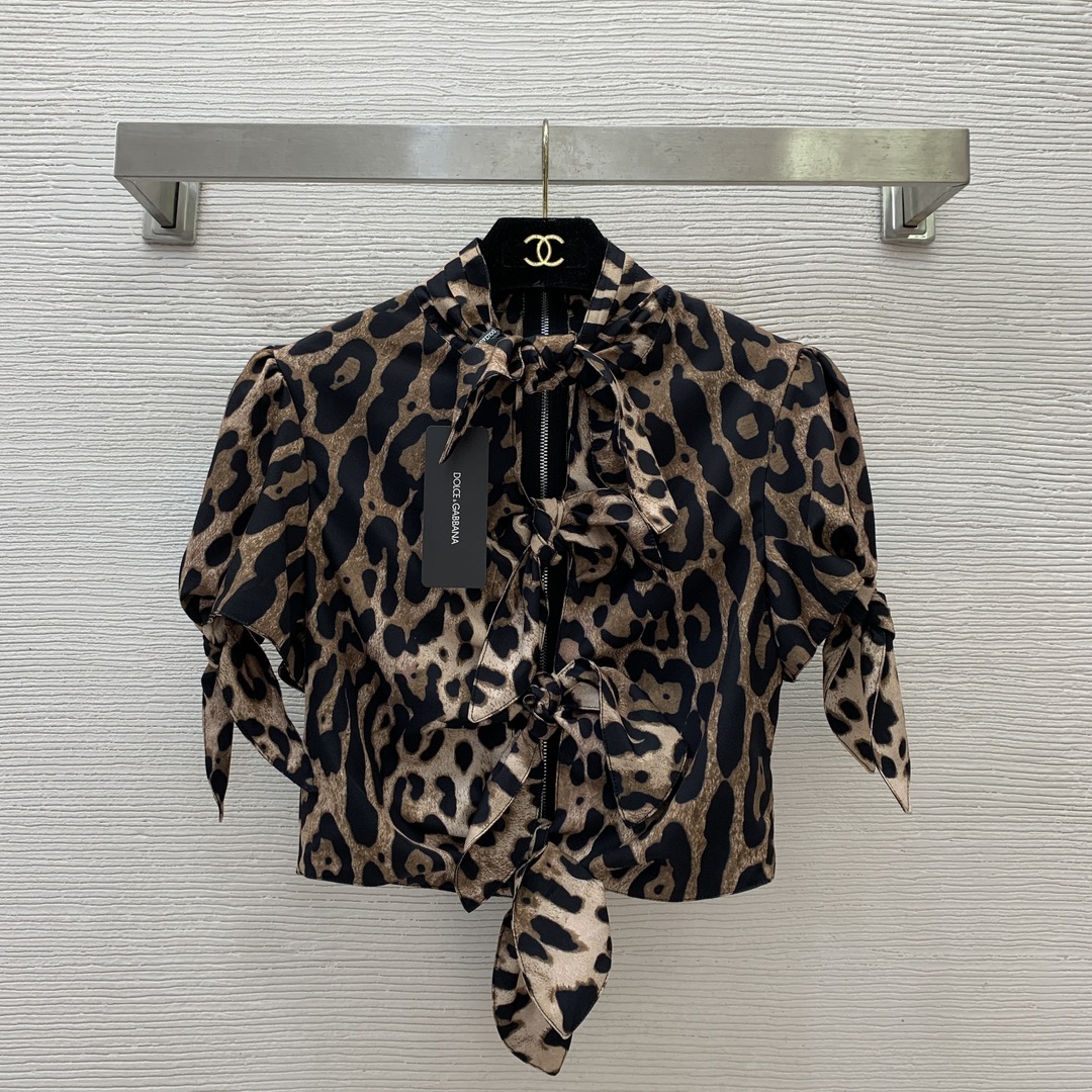 Dolce&Gabbana Leopard Print Bow Tie Short Sleeve Top - Sexy & Chic 2 i1740118119 8109 0