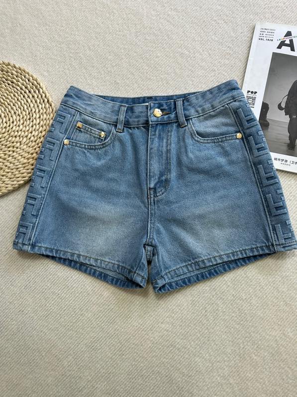 NO:320196,FEND* New Summer Side Letter Shorts, Must-have Shorts for Summer It's Here!  The upper body is easily created with an atmosphere, using pure cotton denim fabric, side letter embossing design, high-waisted shorts style, upper body makes you look slim and long legs, whoever wears you will look slimming series, any body can be used to control, custom yb hardware accessories, texture online ~ SML, fendi, shorts, alexander wang19860909FEND*  夏季新款 侧边字母短裤,夏季必备短裤它来啦！出街上身轻松营造氛围感,采用纯棉牛仔面料,侧边字母压印设计,高腰短裤版型,上身显瘦显腿长,谁穿谁显瘦系列,任何身形都可驾驭,定制yb五金配件,质感在线~ 码数SML,,fendi,shorts,alexander wang,Women's clothing