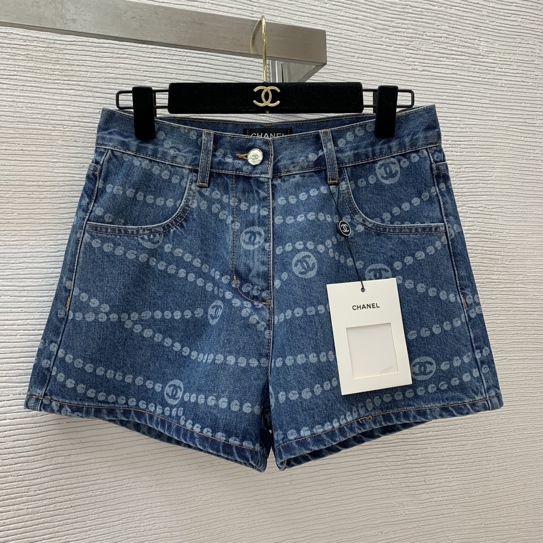 NO:310334,Model number G25022247 Chane* new high-end customization, elegant small fragrance style letter logo hardware buttons, chain polka dot print fashionable and versatile denim shorts!  Light blue, 36.38.40 (38 size waist 72, trousers length 32, chanel, shorts, alexander wang19860909款号G25022247 Chane*新款高端定制 气质小香风字母logo五金纽扣、满身链条波点印花时尚百搭牛仔短裤！浅蓝色,36.38.40（38码腰围72,裤长32,,chanel,shorts,alexander wang,Women's clothing