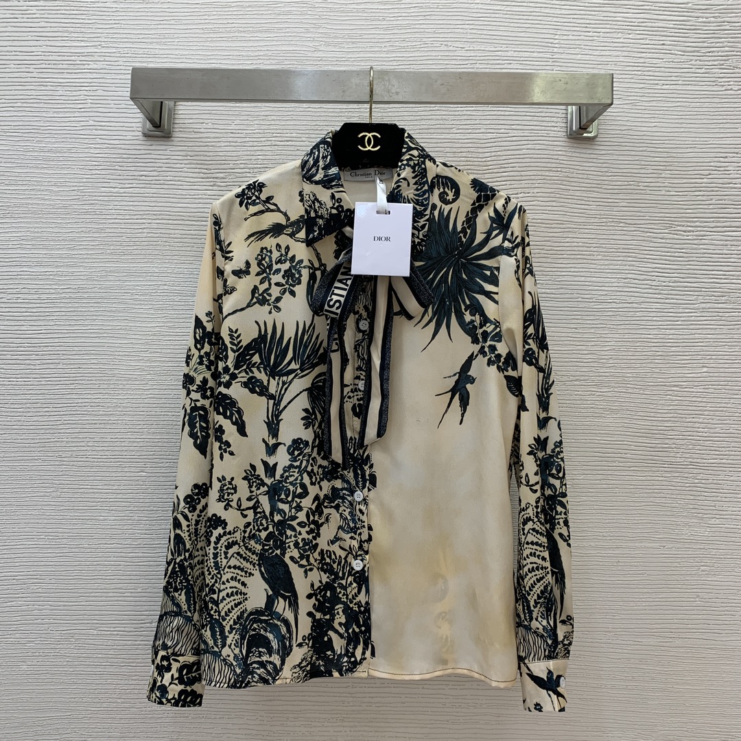 NO:311365,Model number D25022425 Dio* newest custom imitation silk fabric positioning flower logo streamer bow tie fashionable versatile buckle lapel long sleeve shirt!  (M size bust 100, sleeve length 60, clothing length 63), dior, real silk, alexander wang19860909款号D25022425 Dio*新款 定制仿真丝面料定位烧花logo飘带蝴蝶结系带洋气百搭系扣翻领长袖衬衣！（M码胸围100,袖长60,衣长63）,,dior,real silk,alexander wang,Women's clothing