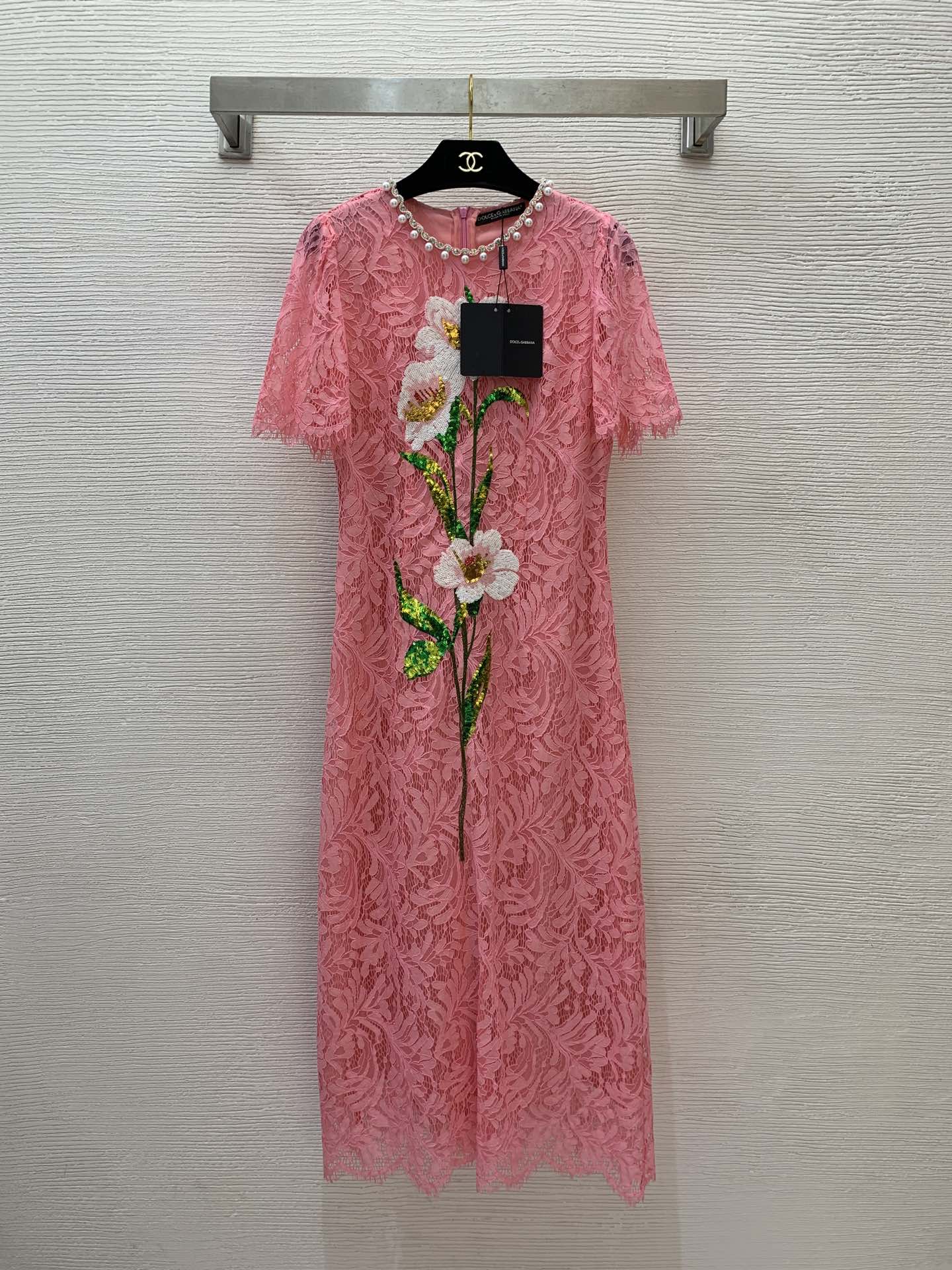 NO:310326,Model number G25022252 Dolce & Gabbana DG new high-end custom heavy industry lace sequin flower decoration slim and short-sleeved dress!  Pink, black, (Size S bust 86, sleeve length 26, waist 74, skirt length 125), Dolce & Gabbana, skirts, T-shirt, alexander wang19860909款号G25022252 杜嘉班纳DG新款高端定制 重工蕾丝亮片花朵装饰修身显瘦短袖连衣裙！粉色、黑色、（S码胸围86,袖长26,腰围74,裙长125）,,Dolce&Gabbana,skirts,T-shirt,alexander wang,Women's clothing