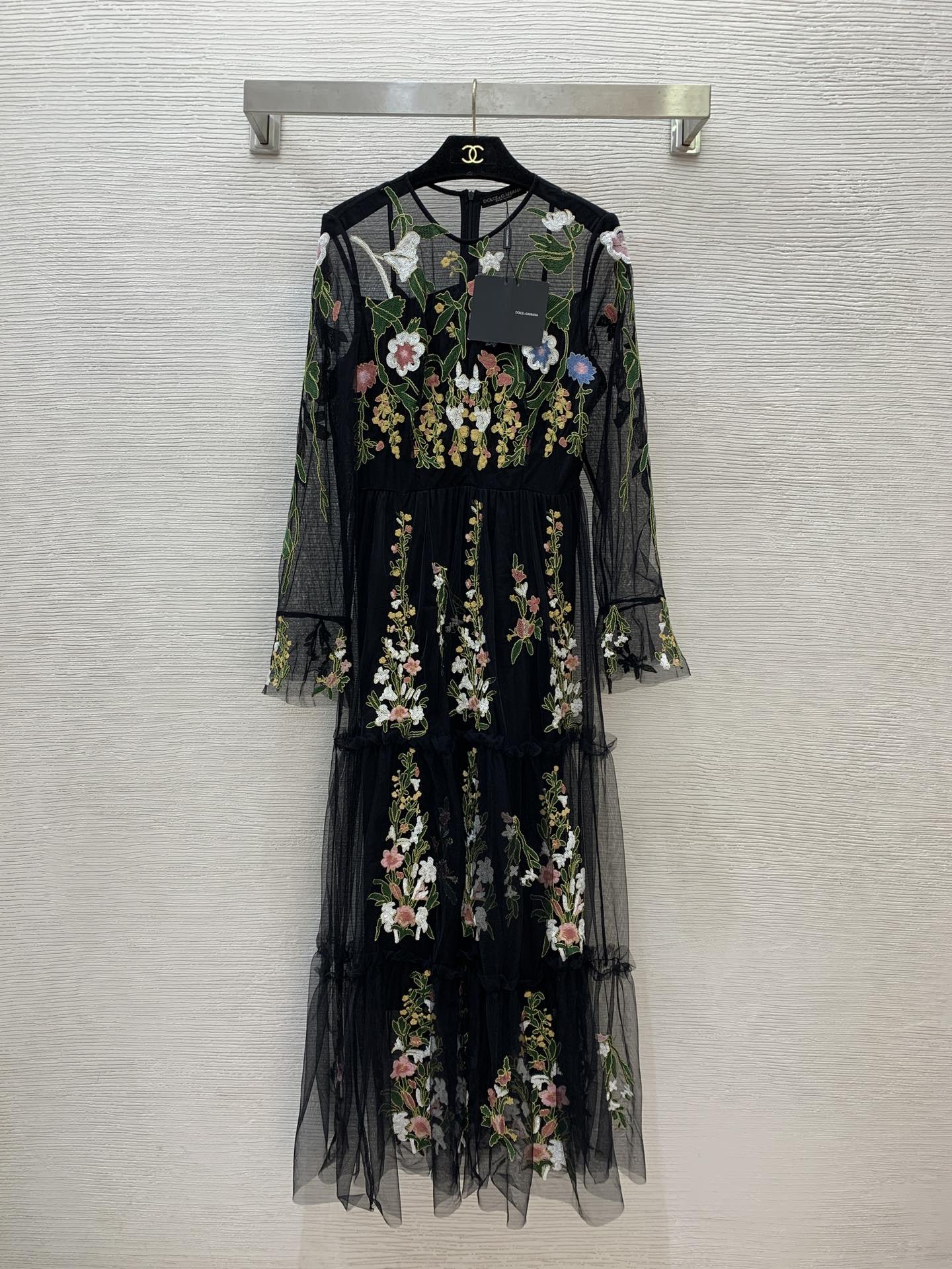 NO:310330,Model number G25022238 Dolce & Gabbana DG* newest high-end custom heavy industry embroidered flower decoration, fashionable and sexy perspective mesh waist-closing and slimming long-sleeved dress!  Black, (Size S bust 84, sleeve length 60, waist 68, skirt length 135, Dolce & Gabbana, skirts, alexander wang19860909款号G25022238 杜嘉班纳DG*新款 高端定制重工刺绣花朵装饰 时尚性感透视网纱收腰显瘦大摆长袖连衣裙！黑色,（S码胸围84,袖长60,腰围68,裙长135,,Dolce&Gabbana,skirts,alexander wang,Women's clothing