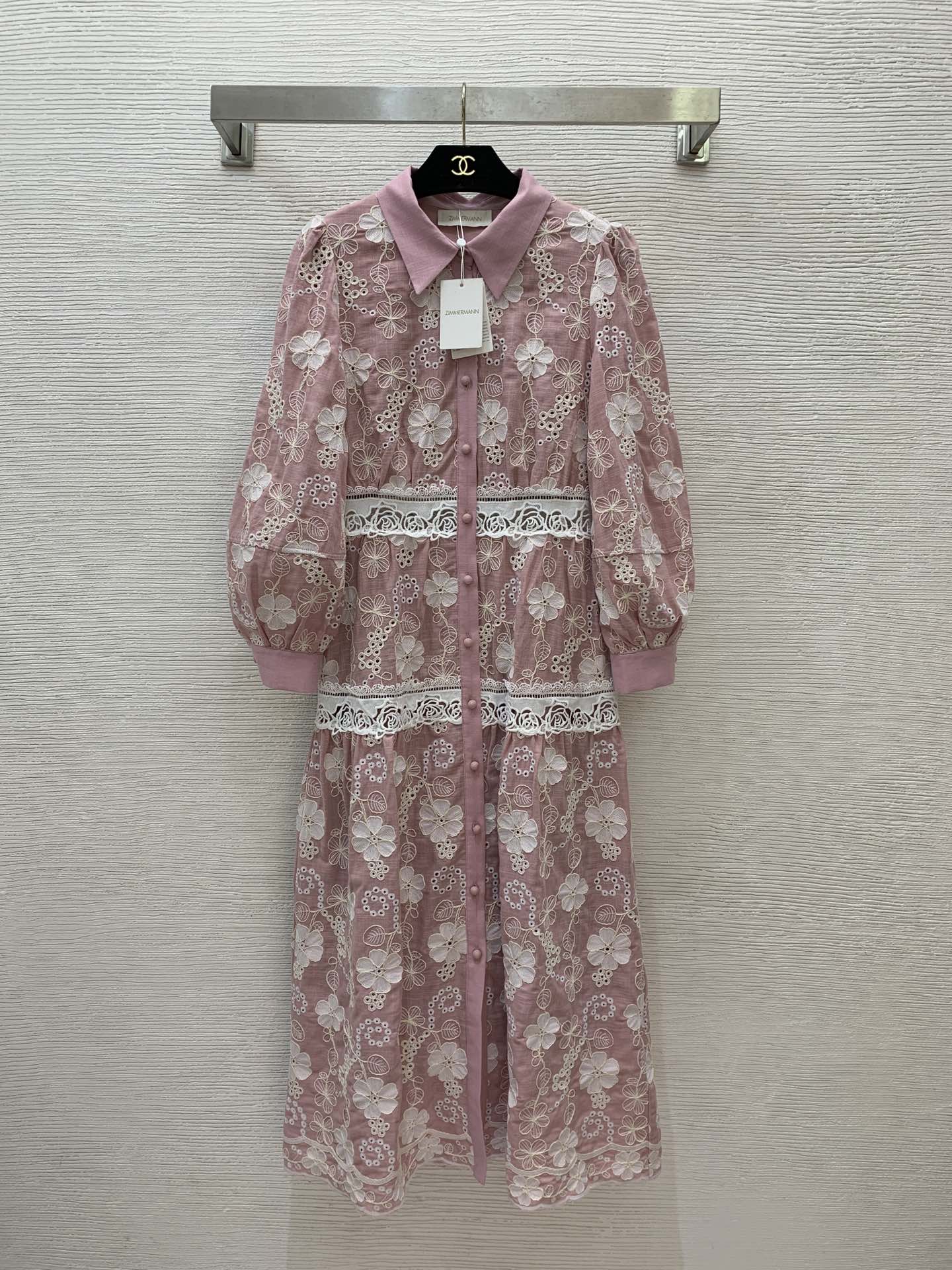 NO:309840,Model number G25022138 ZIMMERMA*N ZIMMERMA Australia brand high-end custom linen fabric!  Heavy industrial embroidered flowers, buckled and placketed lapels, lantern sleeves, and a long and slim dress with a large waist!  Yellow, pink, (Size S bust 84, sleeve length 56, waist 72, skirt length 124), skirts, alexander wang19860909款号G25022138 ZIMMERMA*N兹默曼澳洲品牌 高端定制亚麻面料！满身重工刺绣花朵系扣开襟翻领灯笼袖大摆收腰显瘦长款连衣裙！黄色、粉色、（S码胸围84,袖长56,腰围72,裙长124）,,skirts,alexander wang,Women's clothing
