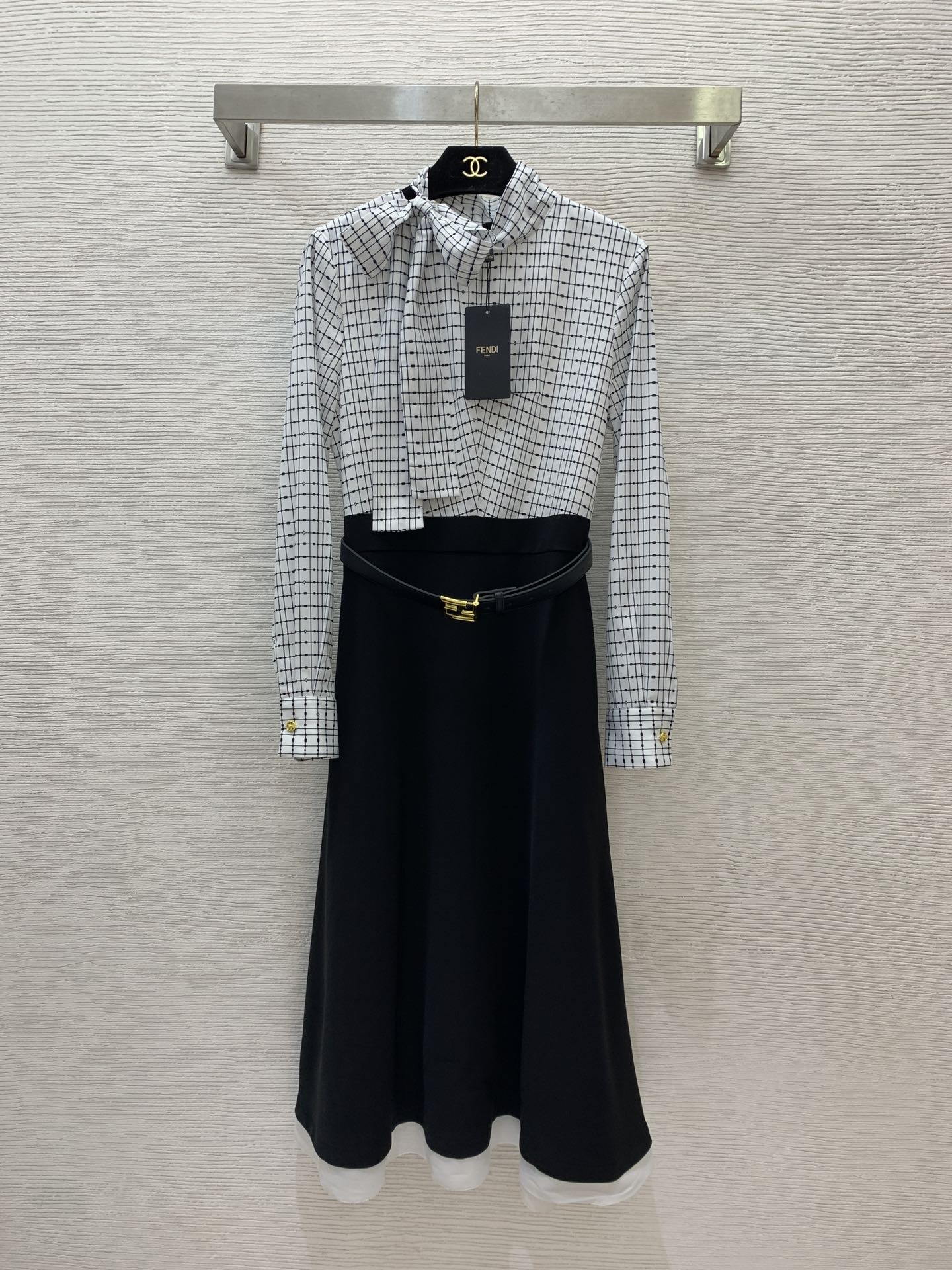 NO:309842,Model number G25022147 FEND* New early spring style Celebrity Tang Yan's style is fashionable, age-reducing, tie-fitting, contrasting color, waist-receiving, long-sleeved dress with belt!  (Size S bust 86, waist 68, skirt length 118), fendi, skirt ts, alexander wang19860909款号G25022147 FEND*早春新款 明星唐嫣同款洋气减龄系带领格子撞色拼接收腰显瘦长袖连衣裙配腰带！（S码胸围86,腰围68,裙长118）,,fendi,skirts,alexander wang,Women's clothing