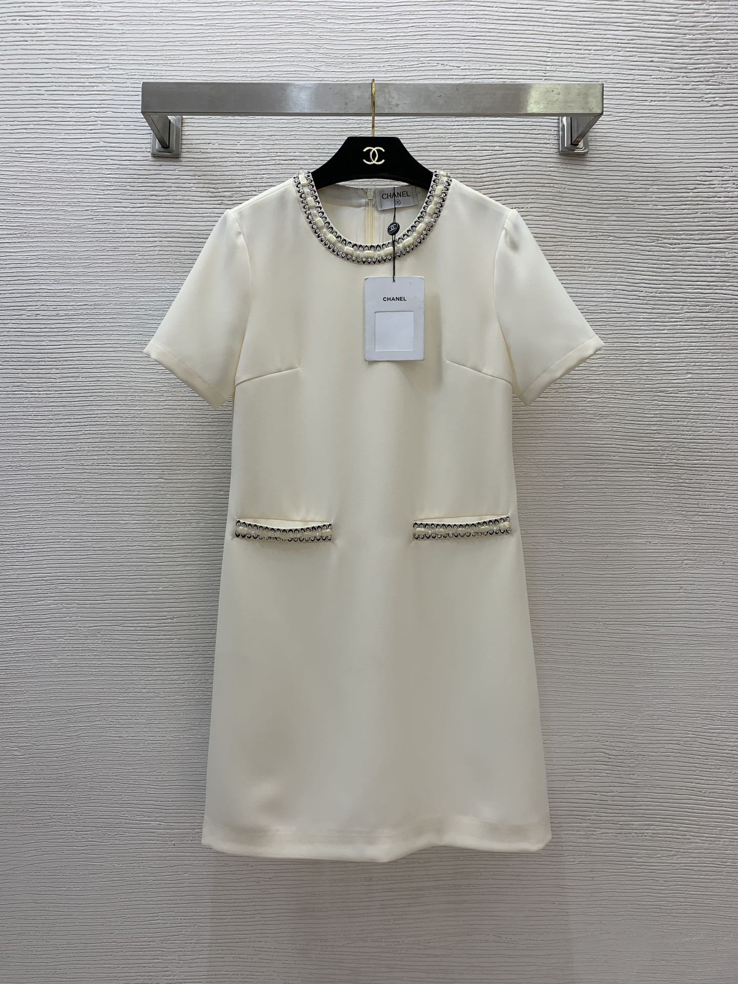 NO:309830,Model number G25022138 CHANE* Early Spring New Style High-end Customized Heavy Industry Diamond-Inlaid Bead Decoration Small A-style Slim Slim Round Short-sleeved Dress!  Apricot color, black, (Size S bust 90, sleeve length 20, waist 86, skirt length 88), chanel, skirt 8, T-shirt, alexander wang19860909款号G25022138 CHANE*早春新款 高端定制重工镶钻钉珠装饰小A版型修身显瘦圆短袖连衣裙！杏色、黑色、（S码胸围90,袖长20,腰围86,裙长88）,,chanel,skirts,T-shirt,alexander wang,Women's clothing