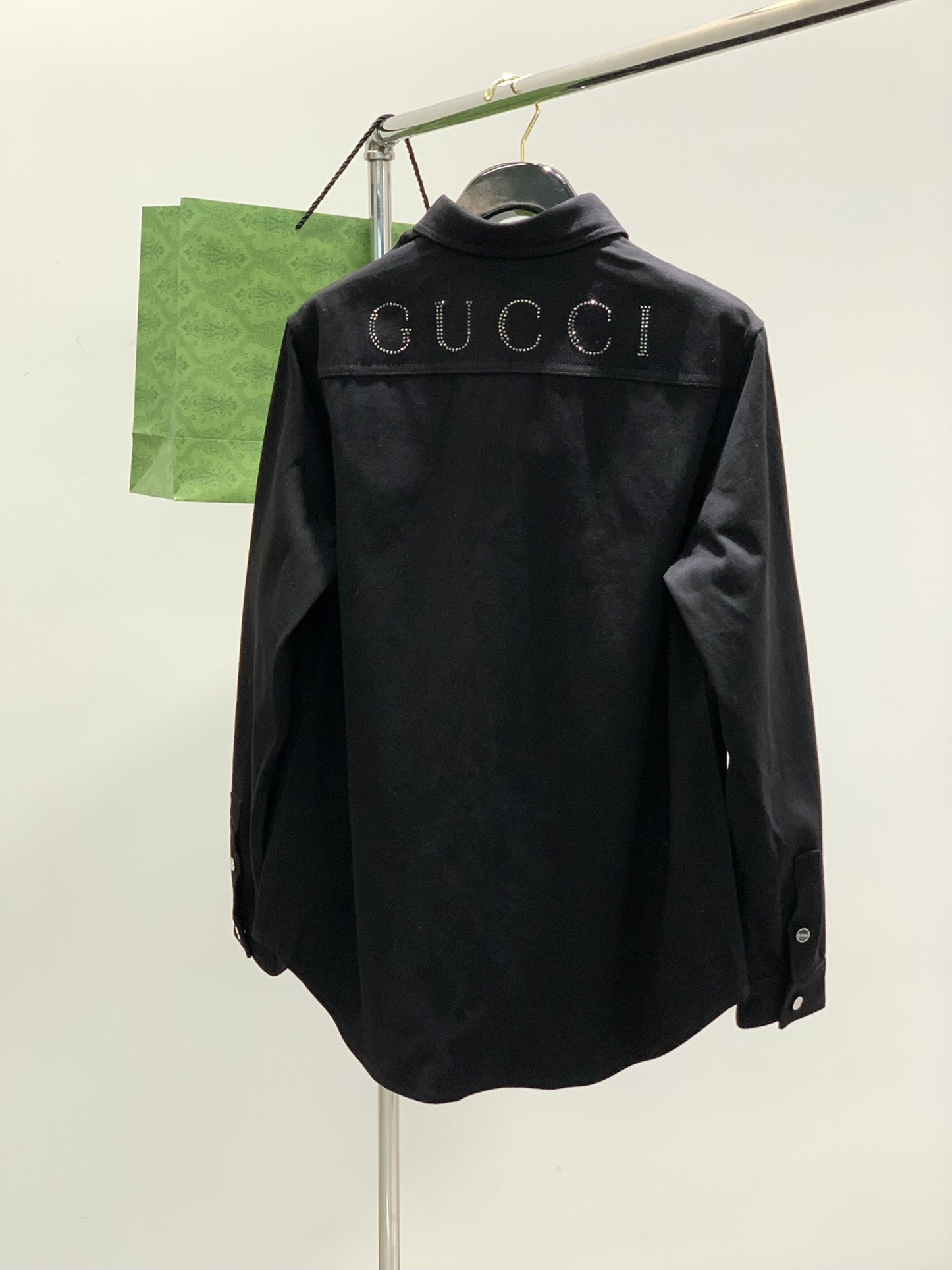 ，Gucci 古驰，2025春季最新款，专柜同步有售，原单狠货，时尚休闲翻领外套，上身很有特点！吸睛而有