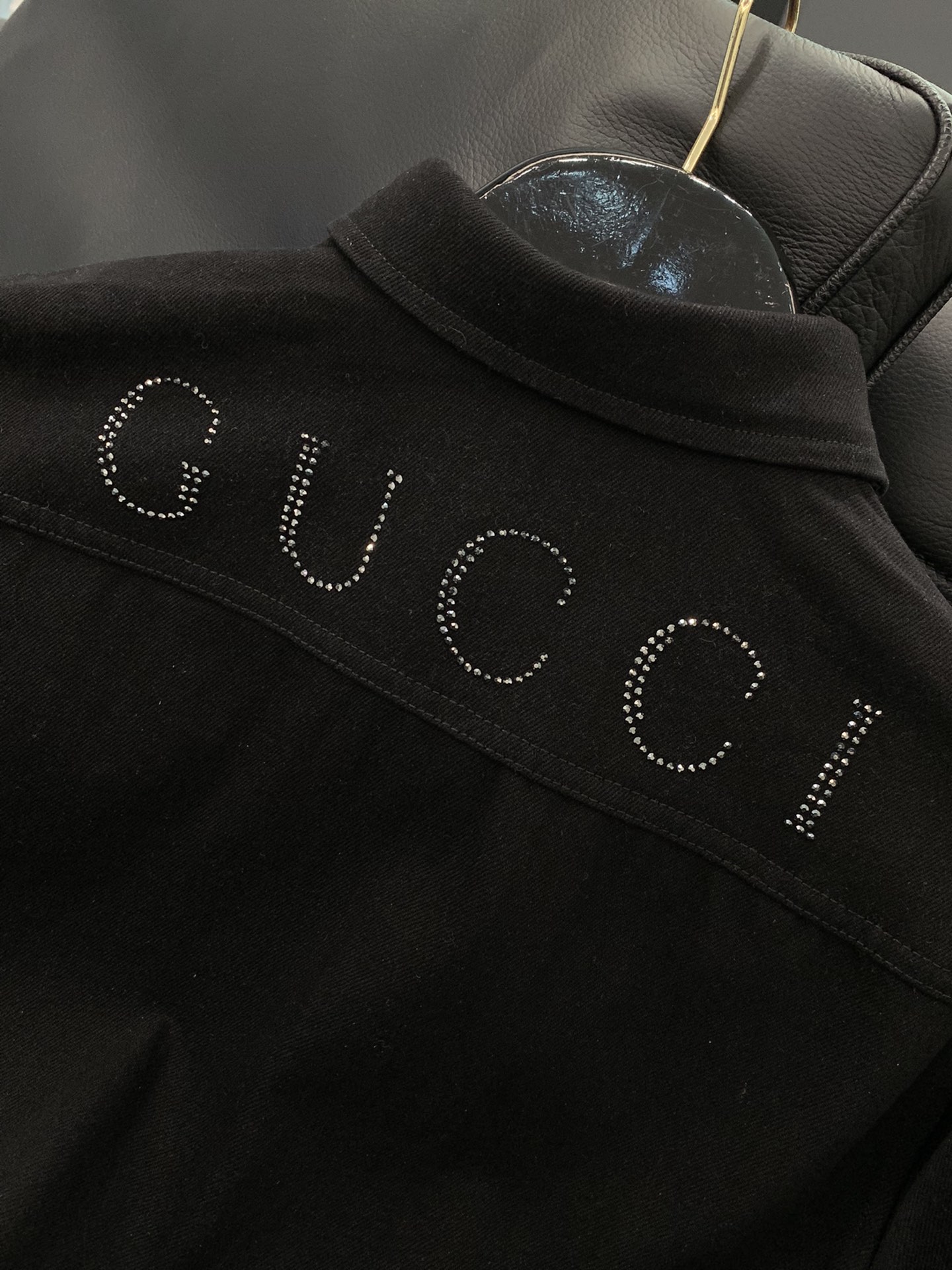 ，Gucci 古驰，2025春季最新款，专柜同步有售，原单狠货，时尚休闲翻领外套，上身很有特点！吸睛而有