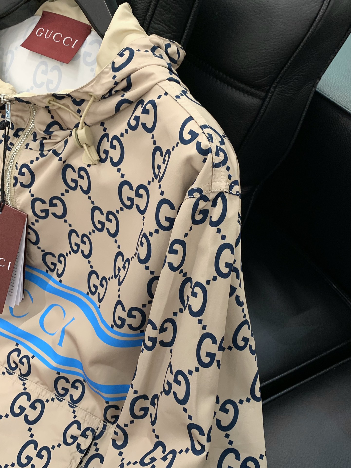 ，Gucci 古驰，2025春季最新款，专柜同步有售，原单狠货，时尚休闲连帽卫衣，上身很有特点！吸睛而有