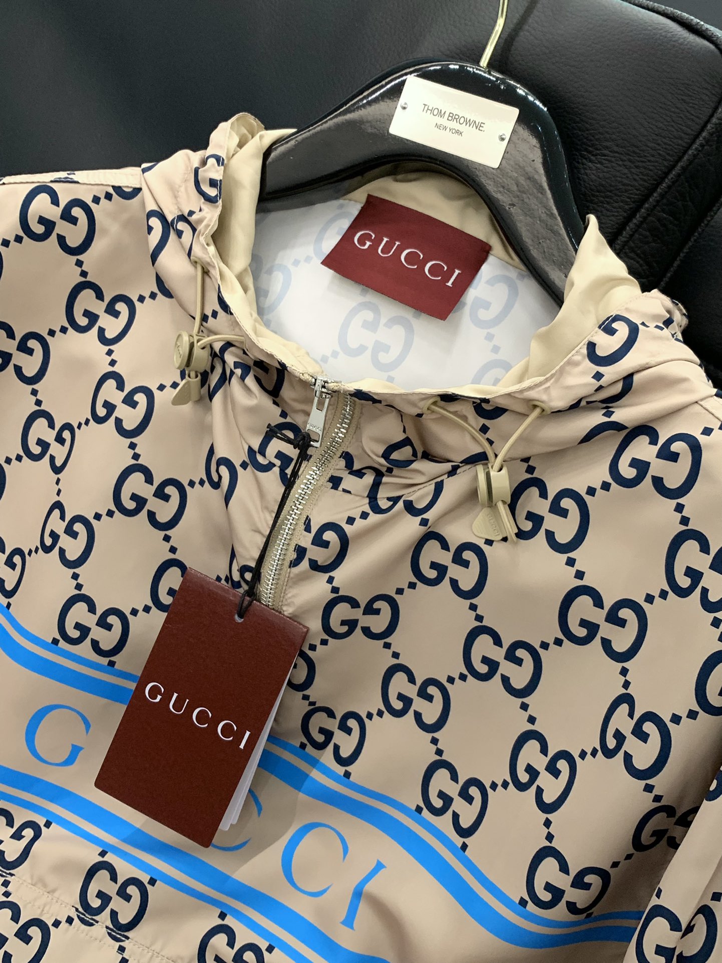 ，Gucci 古驰，2025春季最新款，专柜同步有售，原单狠货，时尚休闲连帽卫衣，上身很有特点！吸睛而有