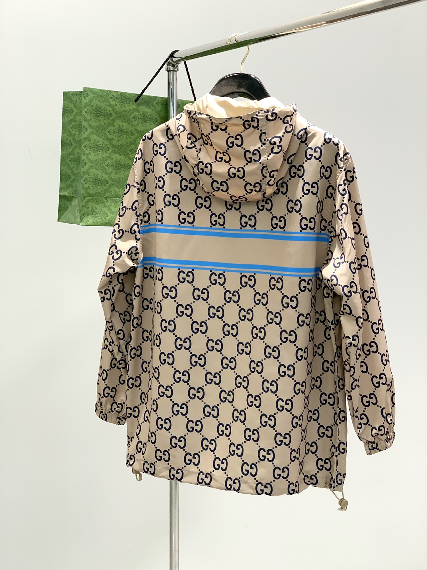 ，Gucci 古驰，2025春季最新款，专柜同步有售，原单狠货，时尚休闲连帽卫衣，上身很有特点！吸睛而有