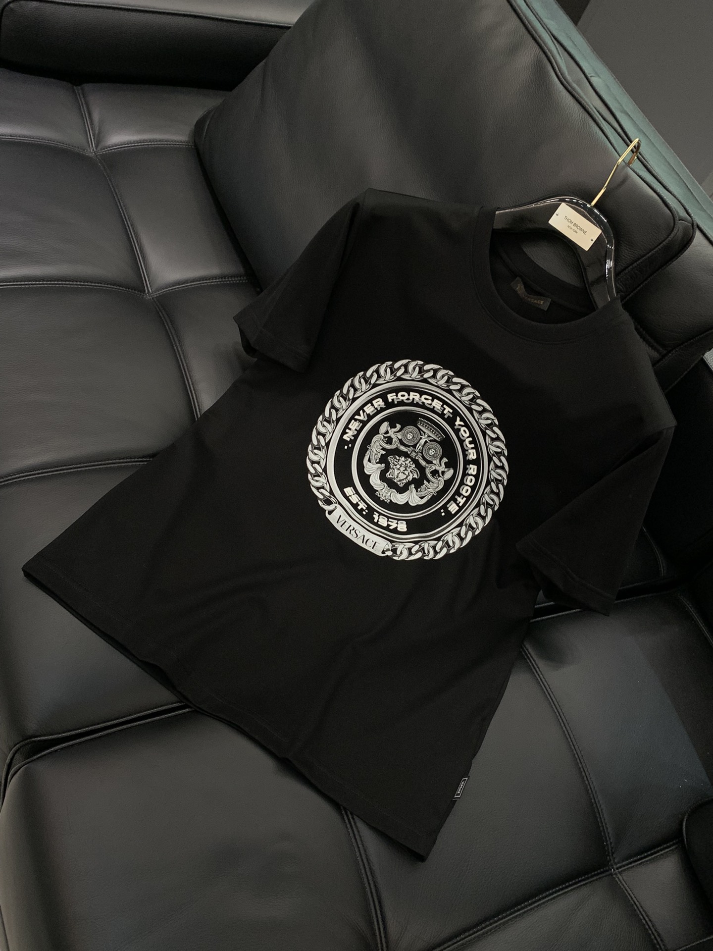  ，Versace 范思哲，2025夏季最新品，专柜同步有售，原单狠货，时尚休闲短袖T恤，进口原版面料，