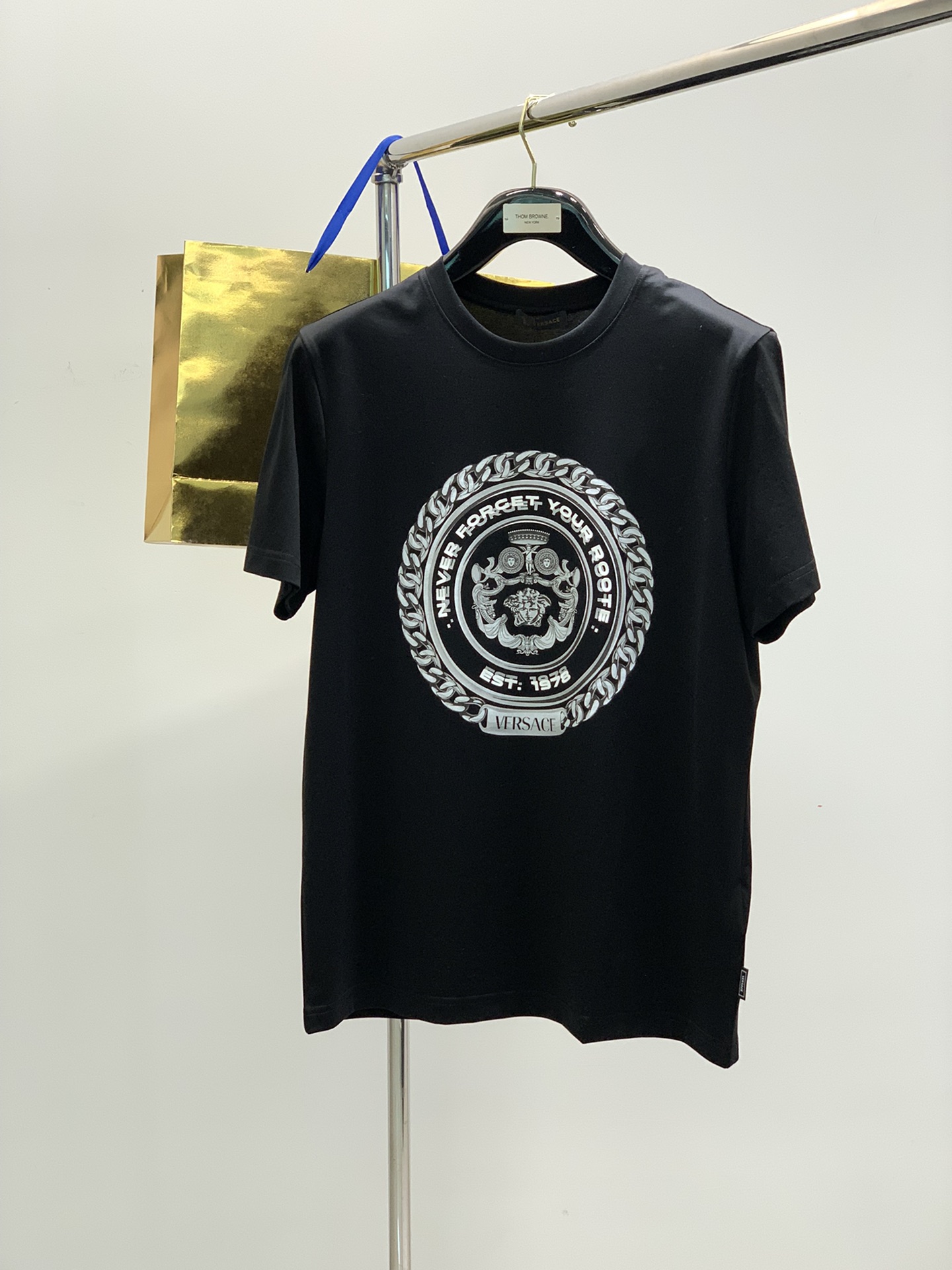  ，Versace 范思哲，2025夏季最新品，专柜同步有售，原单狠货，时尚休闲短袖T恤，进口原版面料，