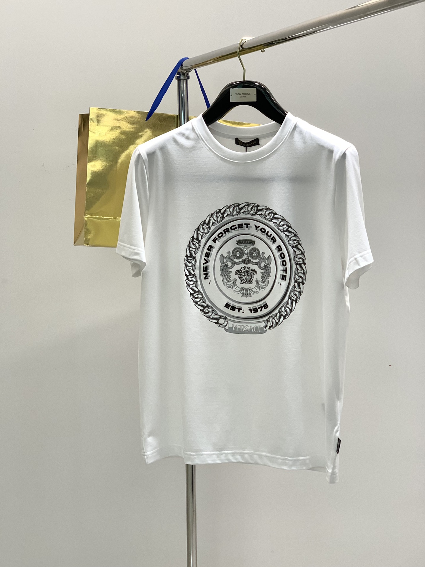  ，Versace 范思哲，2025夏季最新品，专柜同步有售，原单狠货，时尚休闲短袖T恤，进口原版面料，