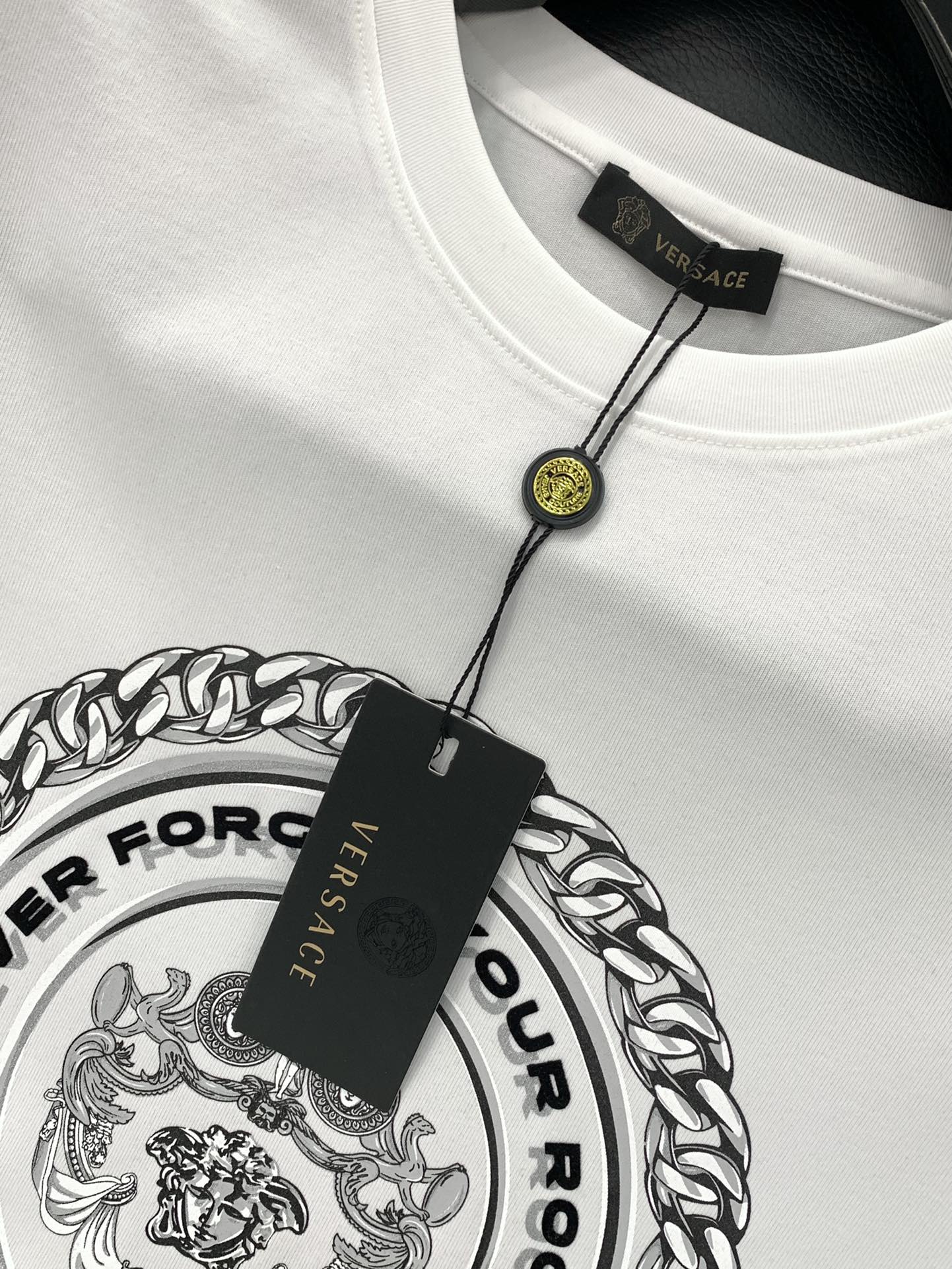  ，Versace 范思哲，2025夏季最新品，专柜同步有售，原单狠货，时尚休闲短袖T恤，进口原版面料，