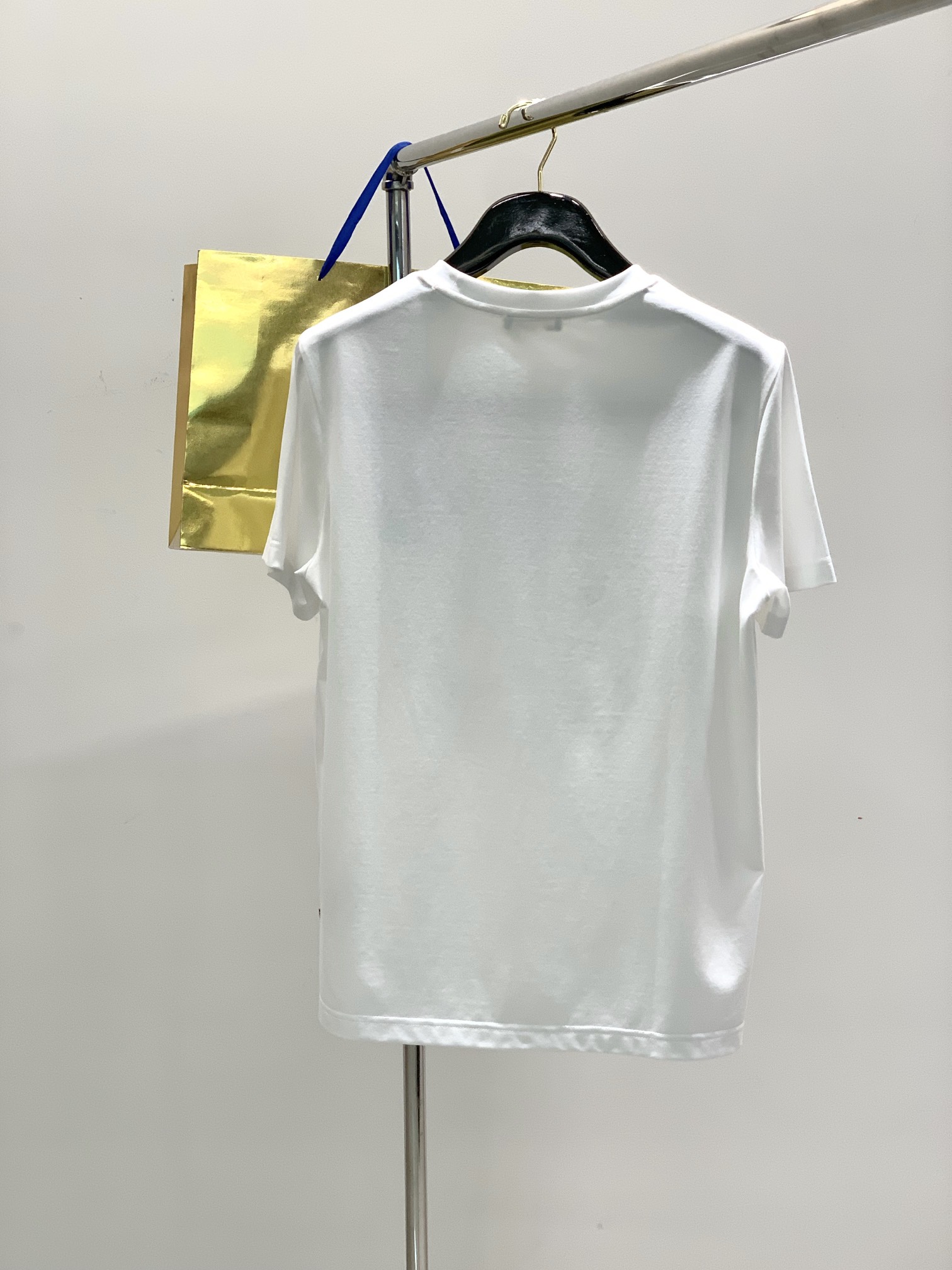  ，Versace 范思哲，2025夏季最新品，专柜同步有售，原单狠货，时尚休闲短袖T恤，进口原版面料，