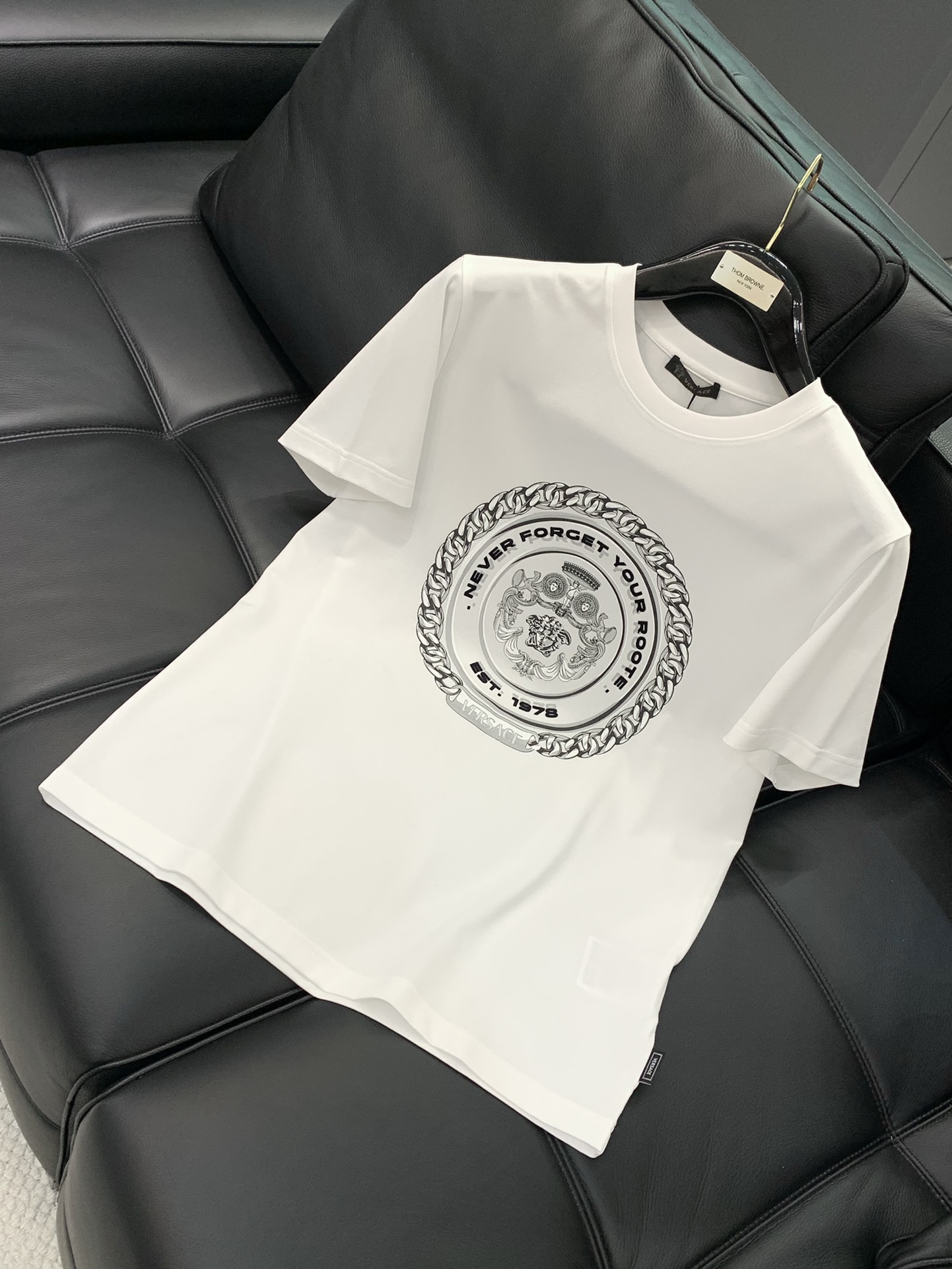  ，Versace 范思哲，2025夏季最新品，专柜同步有售，原单狠货，时尚休闲短袖T恤，进口原版面料，