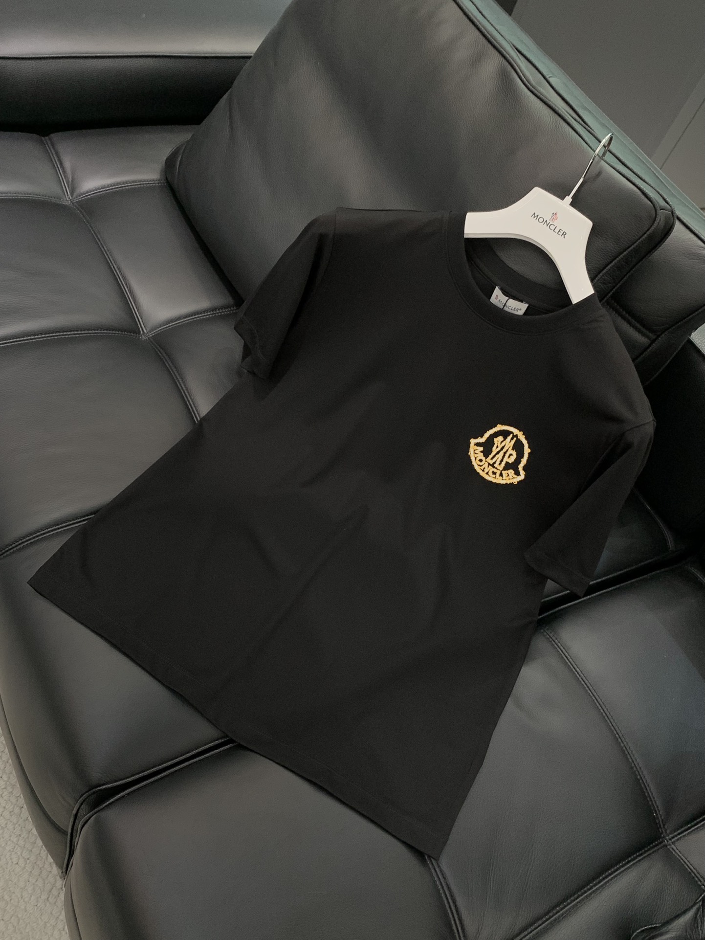 ，Moncler 蒙口，2025夏季最新品，专柜同步有售，原单狠货，时尚休闲圆领短袖T恤，上身舒适！吸睛