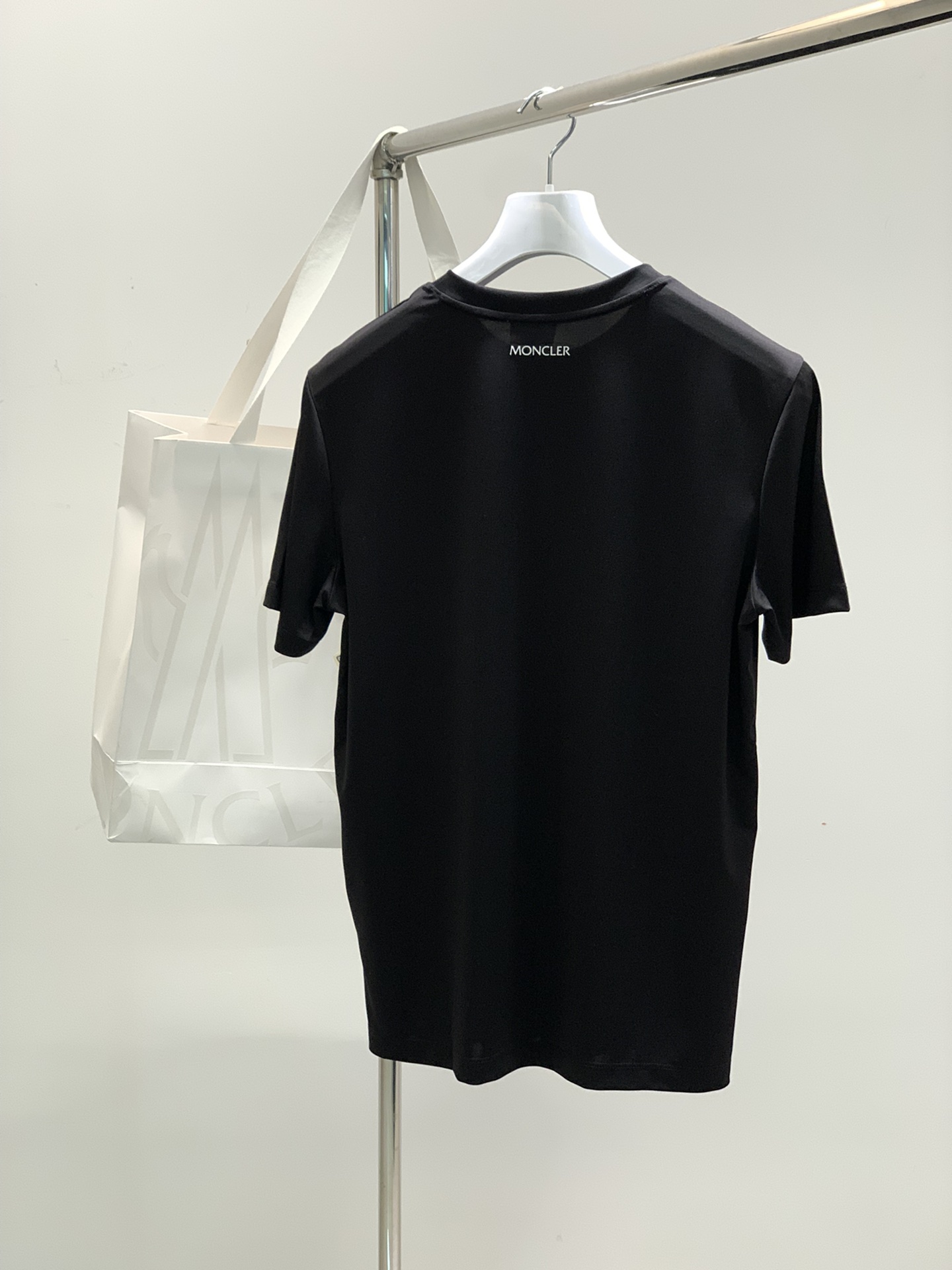 ，Moncler 蒙口，2025夏季最新品，专柜同步有售，原单狠货，时尚休闲圆领短袖T恤，上身舒适！吸睛