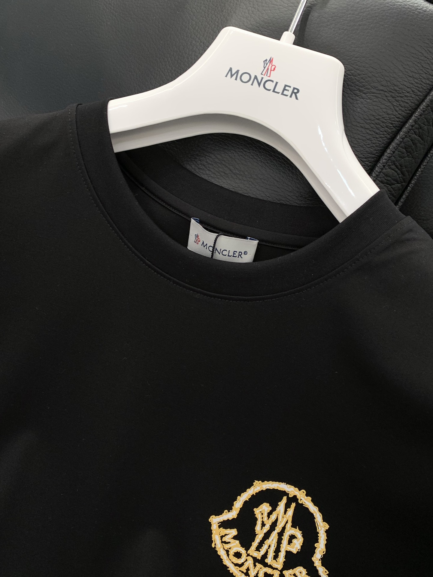 ，Moncler 蒙口，2025夏季最新品，专柜同步有售，原单狠货，时尚休闲圆领短袖T恤，上身舒适！吸睛