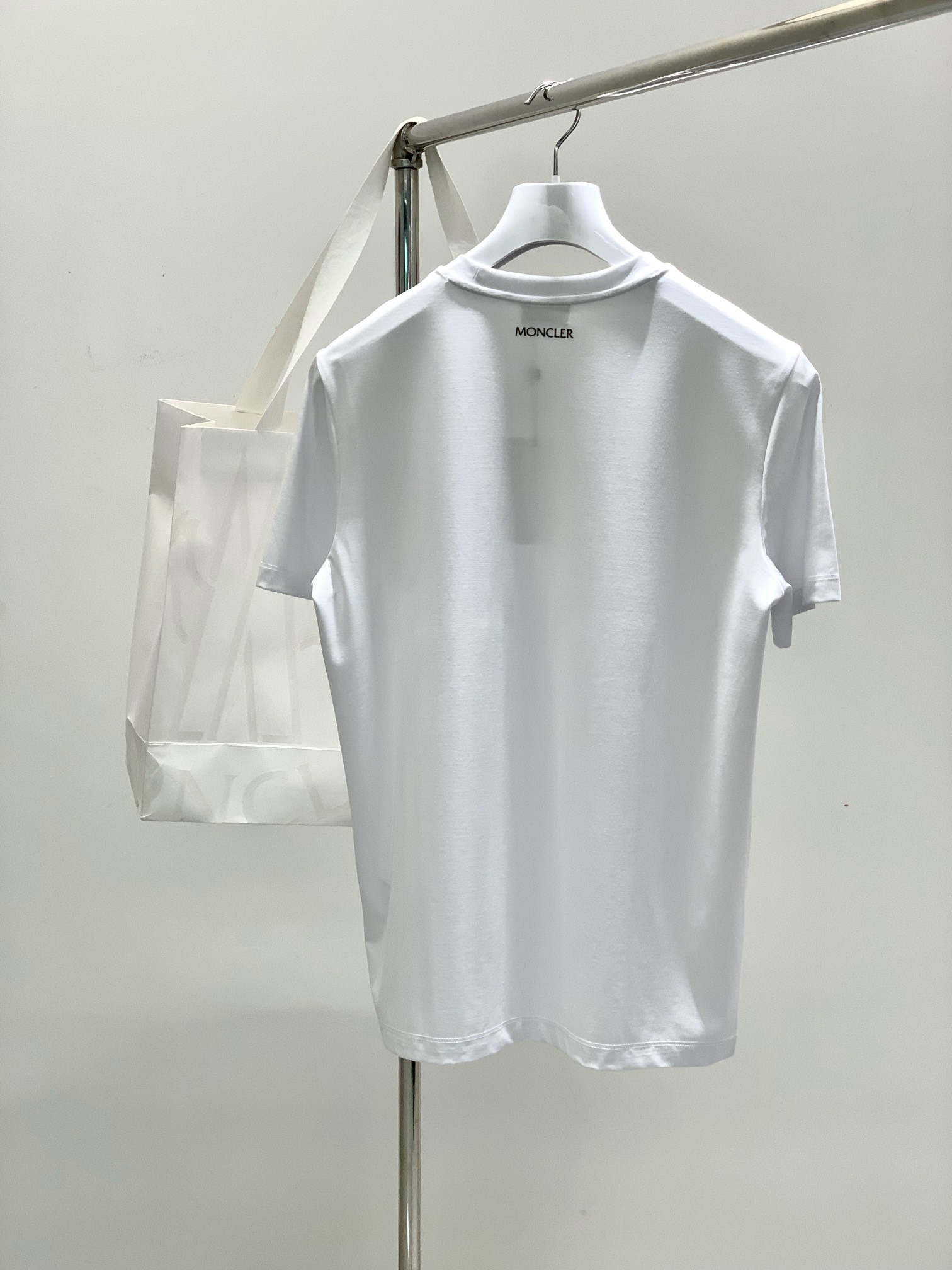 ，Moncler 蒙口，2025夏季最新品，专柜同步有售，原单狠货，时尚休闲圆领短袖T恤，上身舒适！吸睛
