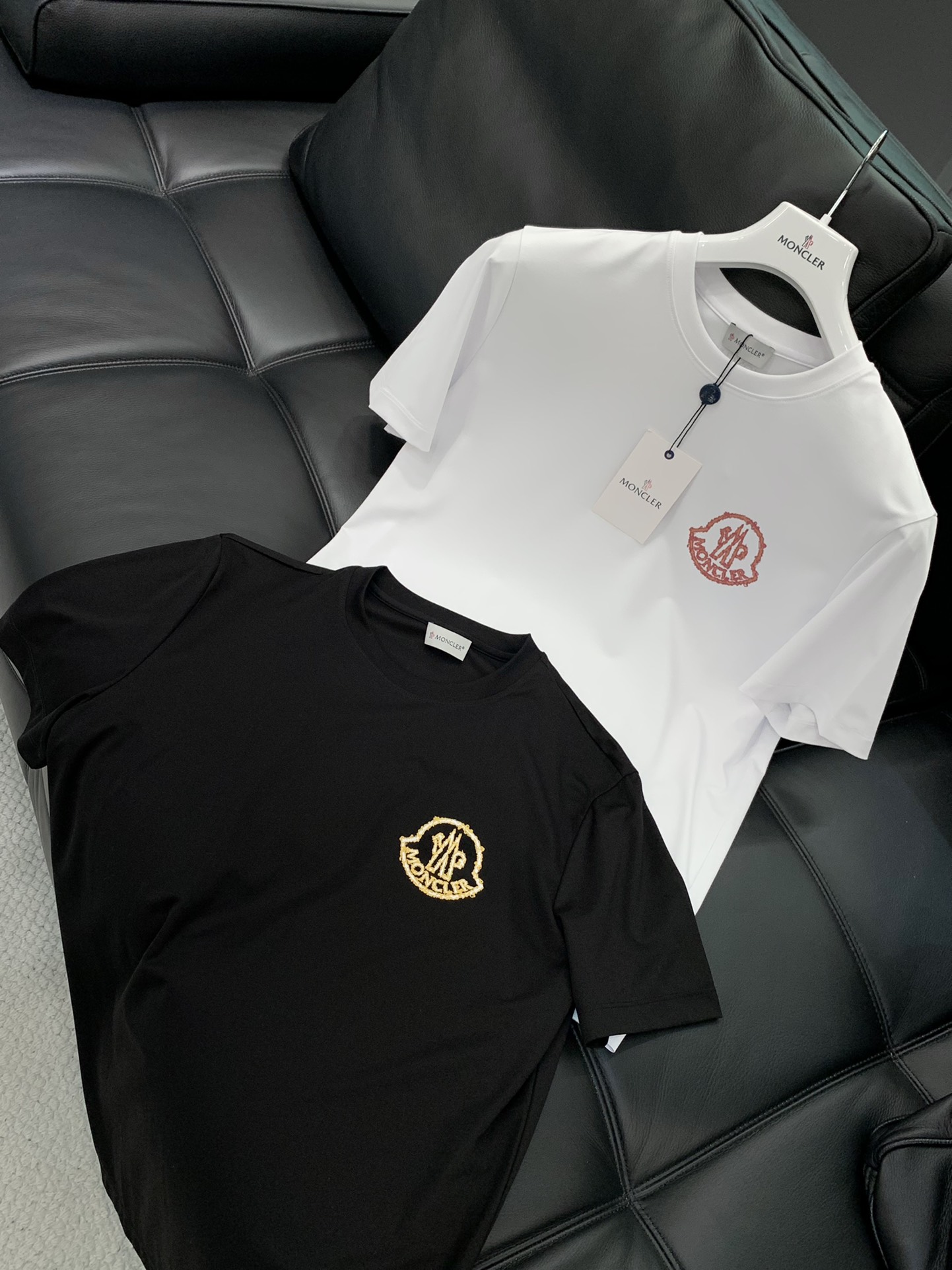 ，Moncler 蒙口，2025夏季最新品，专柜同步有售，原单狠货，时尚休闲圆领短袖T恤，上身舒适！吸睛