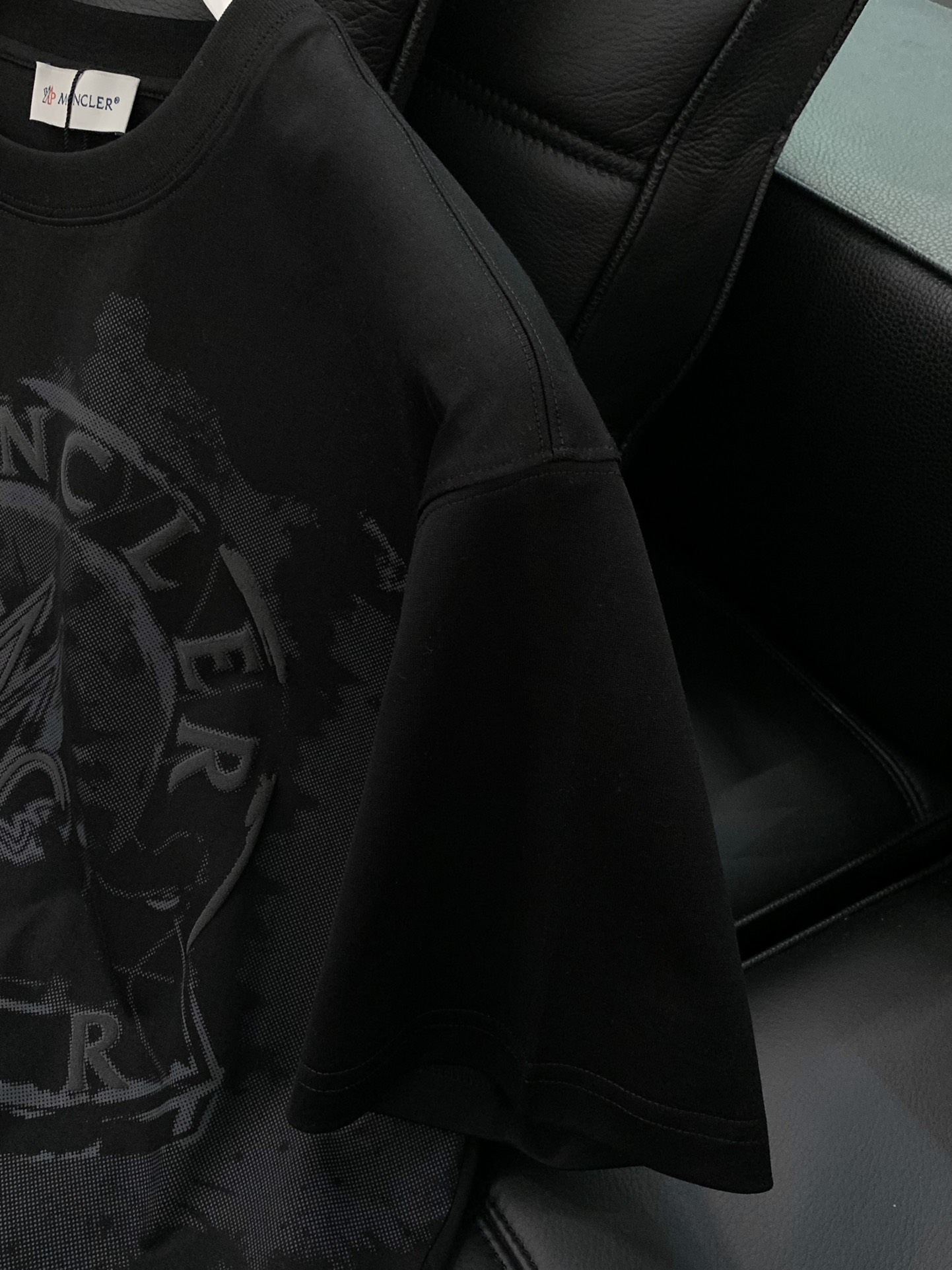 ，Moncler 蒙口，2025夏季最新品，专柜同步有售，原单狠货，时尚休闲圆领短袖T恤，上身舒适！吸睛