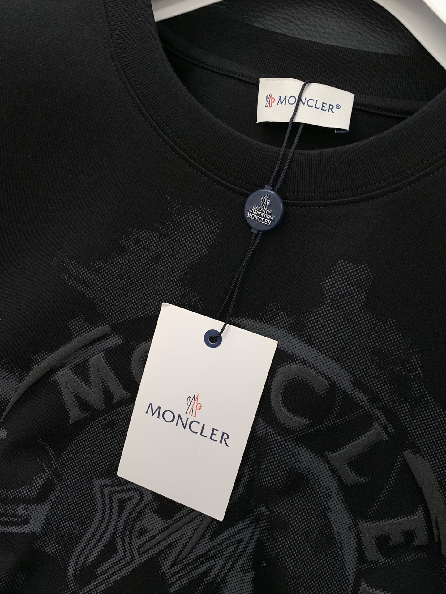 ，Moncler 蒙口，2025夏季最新品，专柜同步有售，原单狠货，时尚休闲圆领短袖T恤，上身舒适！吸睛