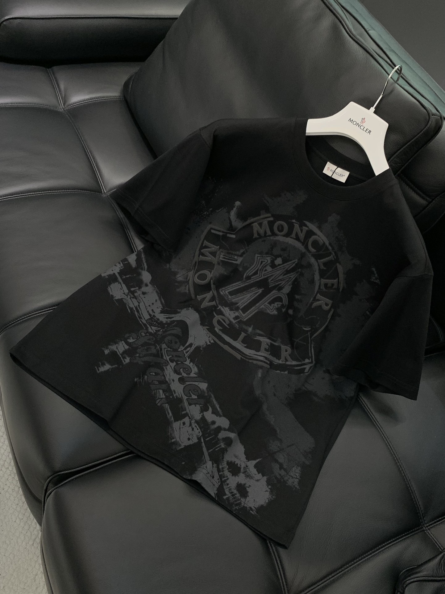 ，Moncler 蒙口，2025夏季最新品，专柜同步有售，原单狠货，时尚休闲圆领短袖T恤，上身舒适！吸睛
