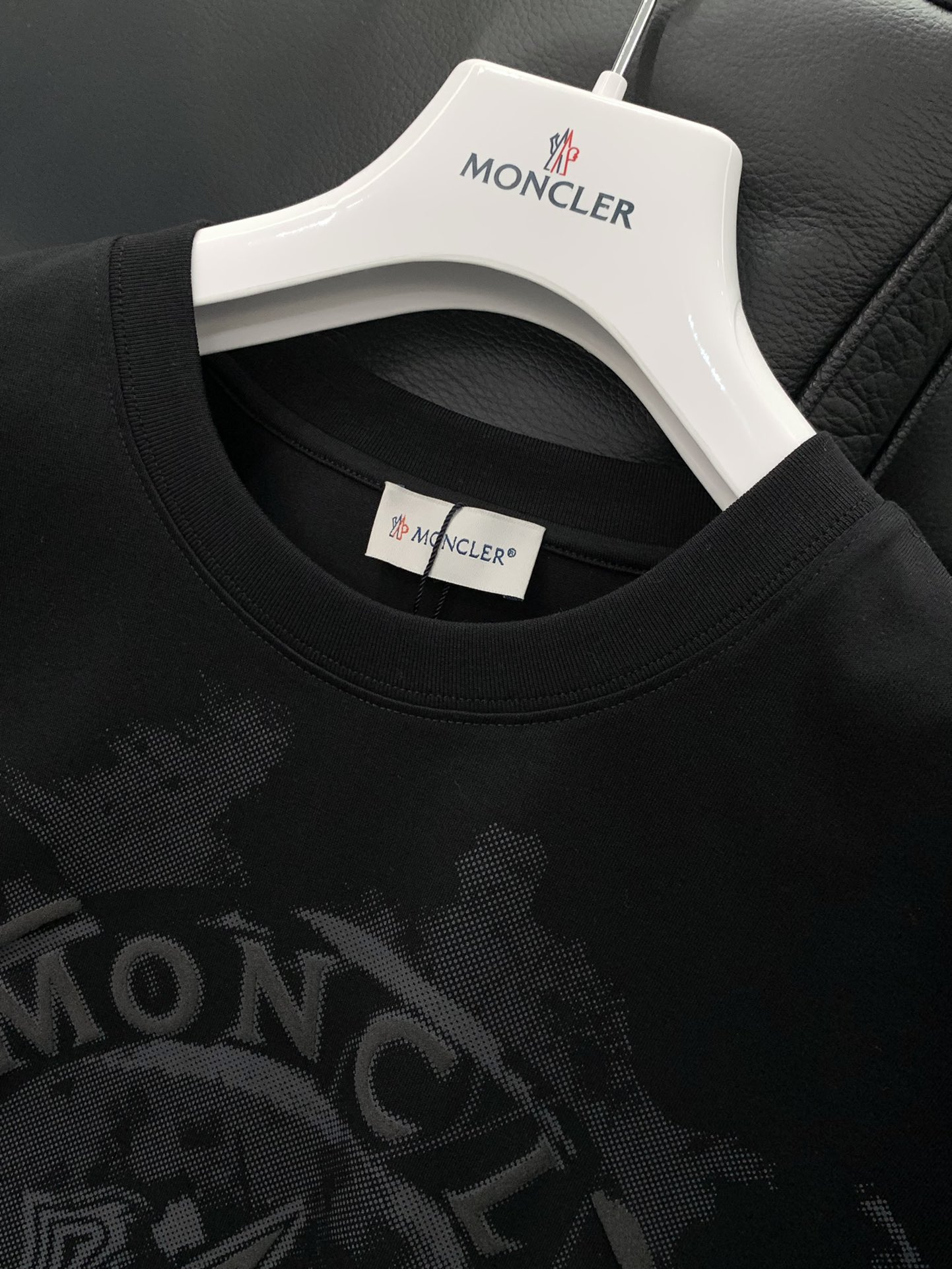 ，Moncler 蒙口，2025夏季最新品，专柜同步有售，原单狠货，时尚休闲圆领短袖T恤，上身舒适！吸睛