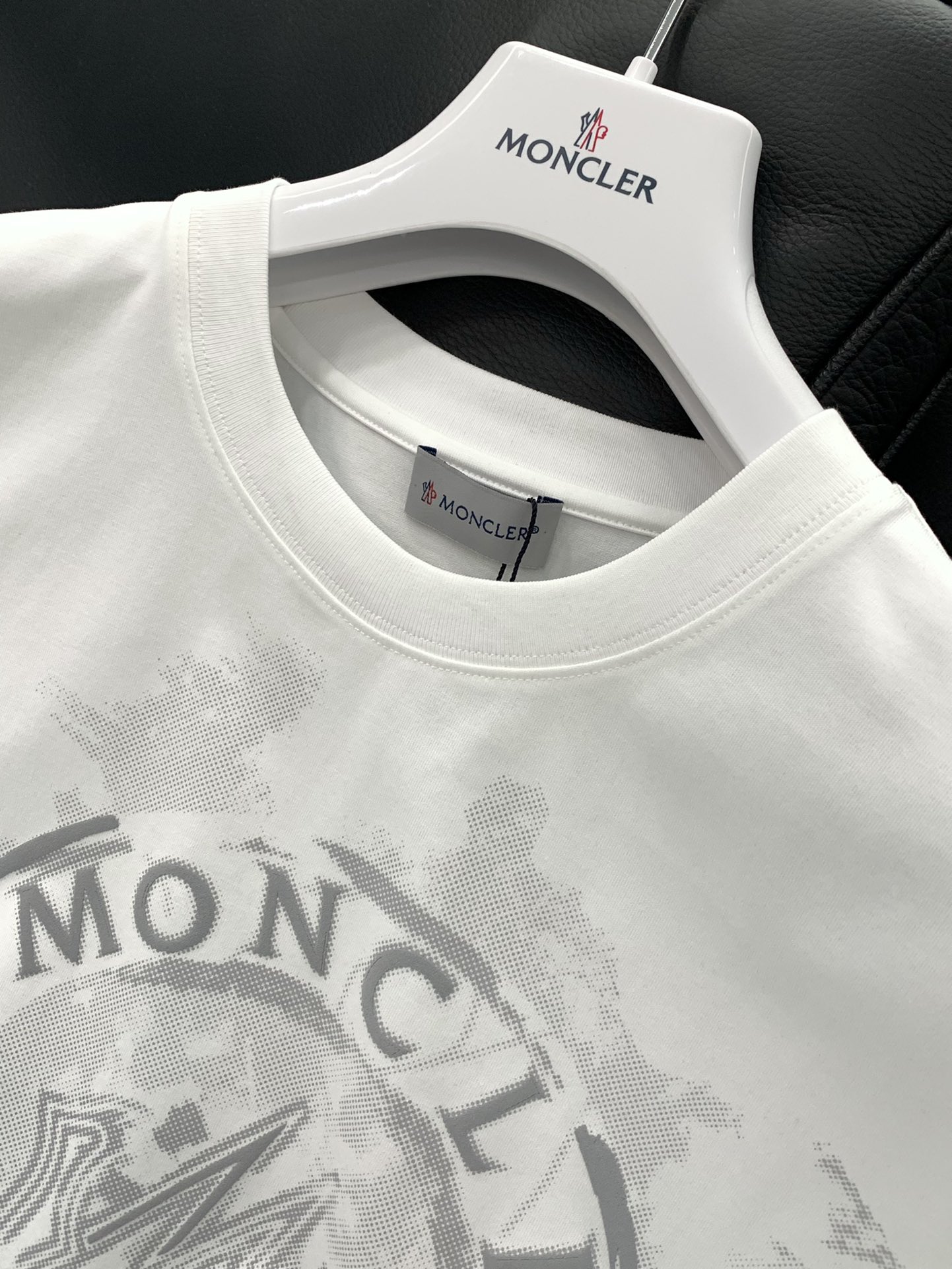 ，Moncler 蒙口，2025夏季最新品，专柜同步有售，原单狠货，时尚休闲圆领短袖T恤，上身舒适！吸睛
