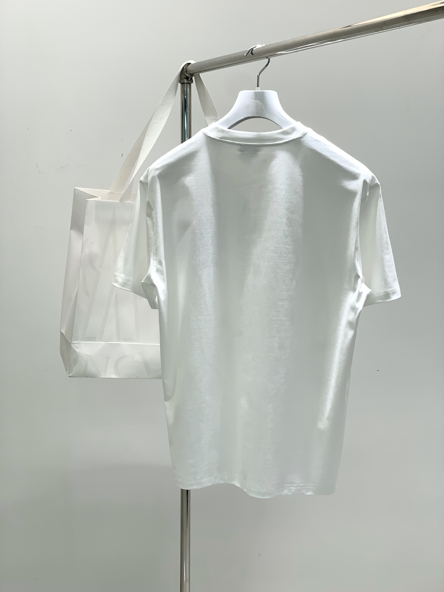 ，Moncler 蒙口，2025夏季最新品，专柜同步有售，原单狠货，时尚休闲圆领短袖T恤，上身舒适！吸睛