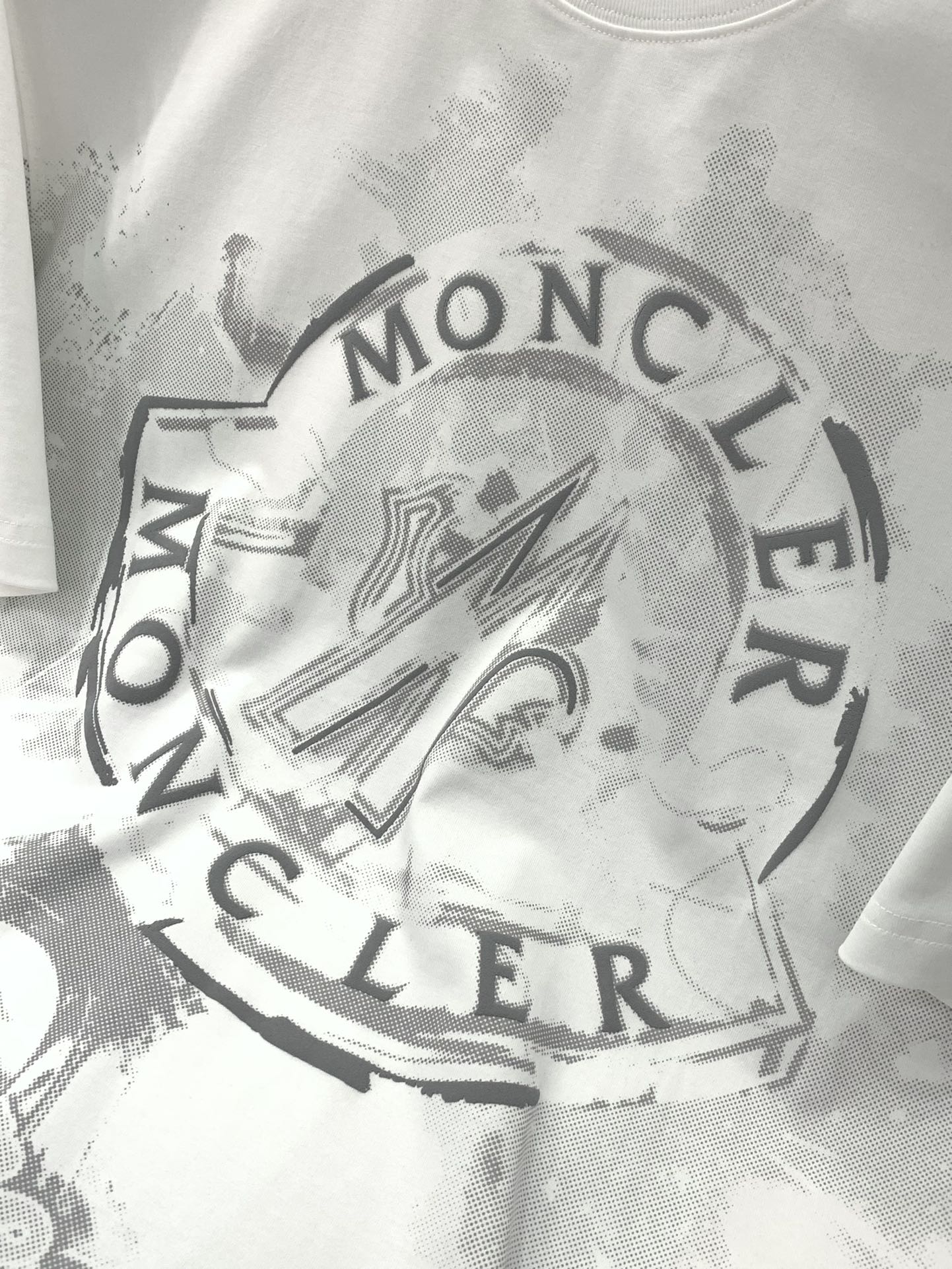 ，Moncler 蒙口，2025夏季最新品，专柜同步有售，原单狠货，时尚休闲圆领短袖T恤，上身舒适！吸睛