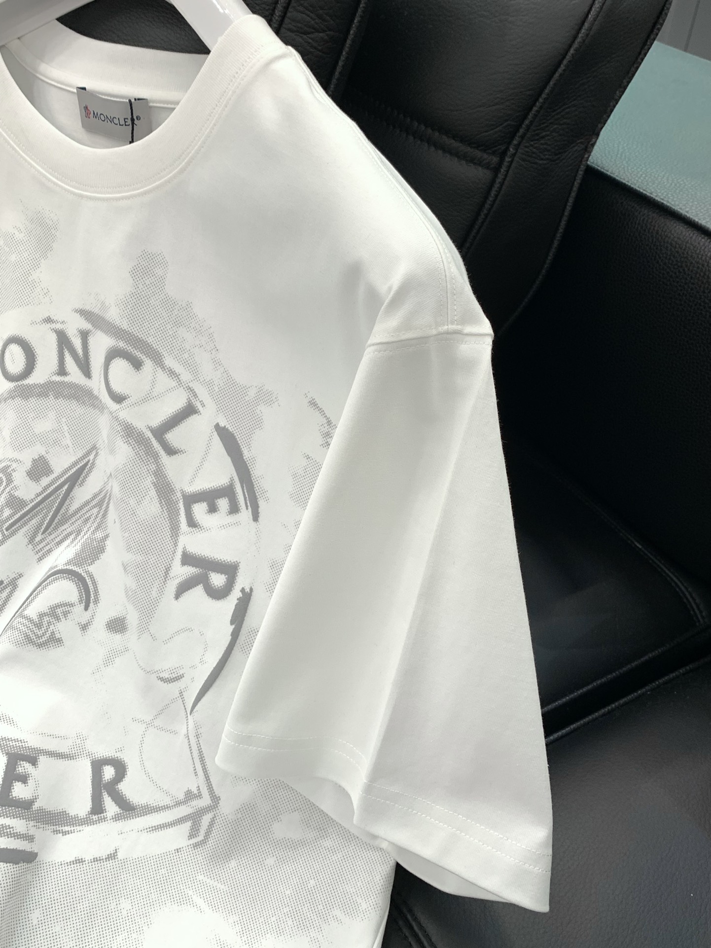 ，Moncler 蒙口，2025夏季最新品，专柜同步有售，原单狠货，时尚休闲圆领短袖T恤，上身舒适！吸睛