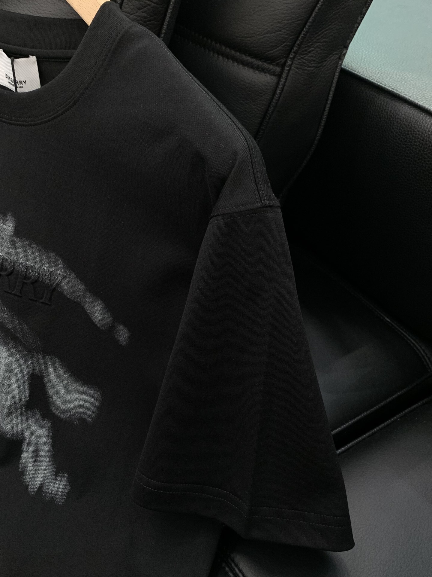 ，Burberry 巴宝莉，2025夏季最新品，专柜同步有售，原单狠货，时尚休闲圆领短袖T恤，进口原版面