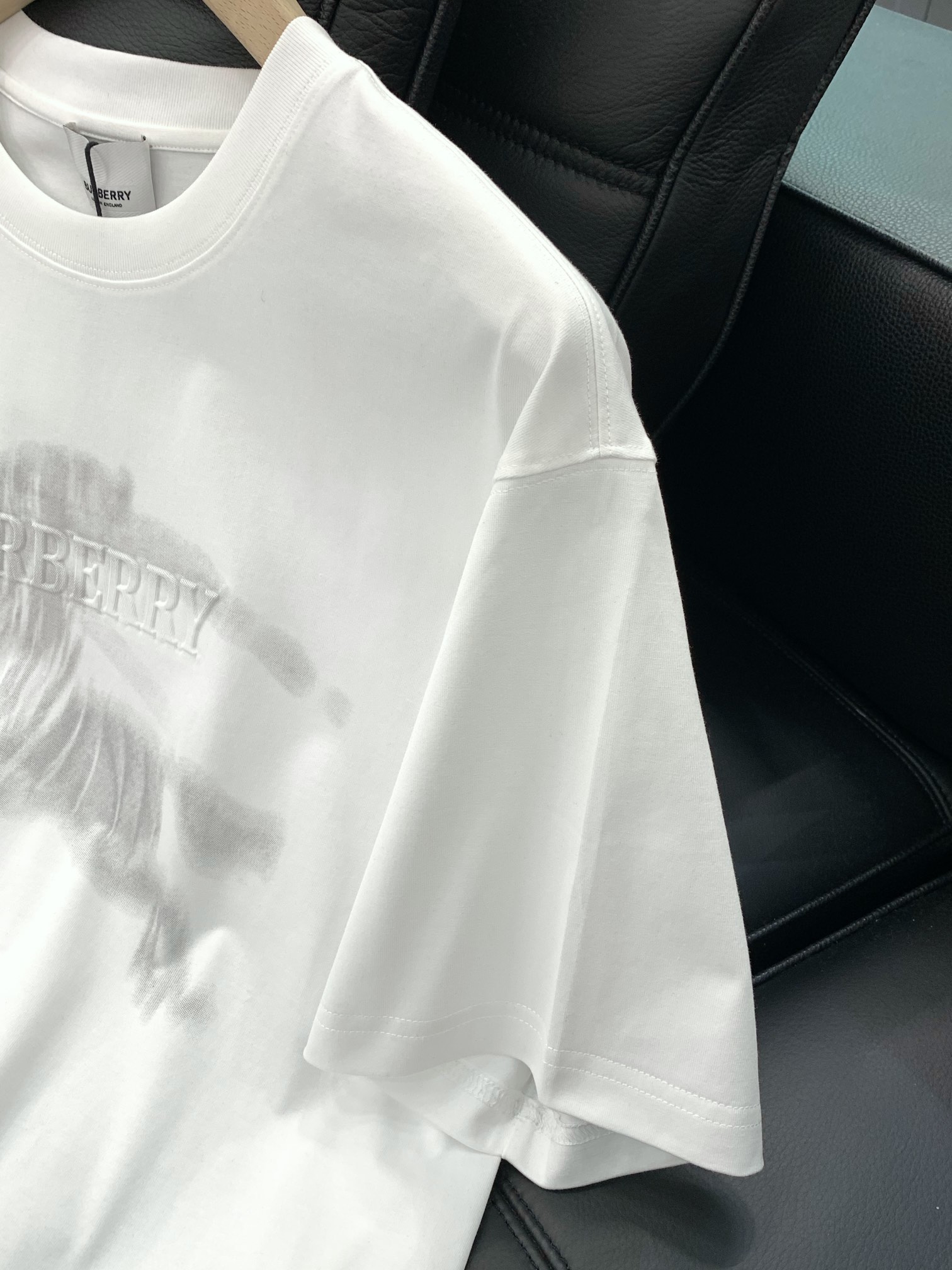 ，Burberry 巴宝莉，2025夏季最新品，专柜同步有售，原单狠货，时尚休闲圆领短袖T恤，进口原版面