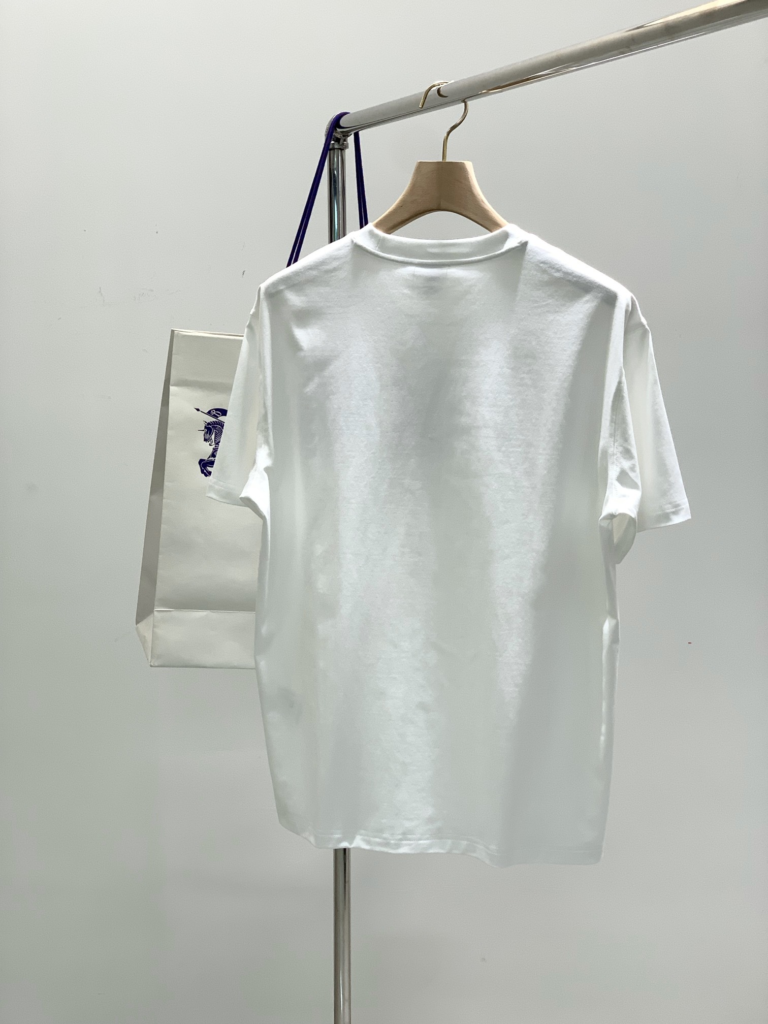 ，Burberry 巴宝莉，2025夏季最新品，专柜同步有售，原单狠货，时尚休闲圆领短袖T恤，进口原版面